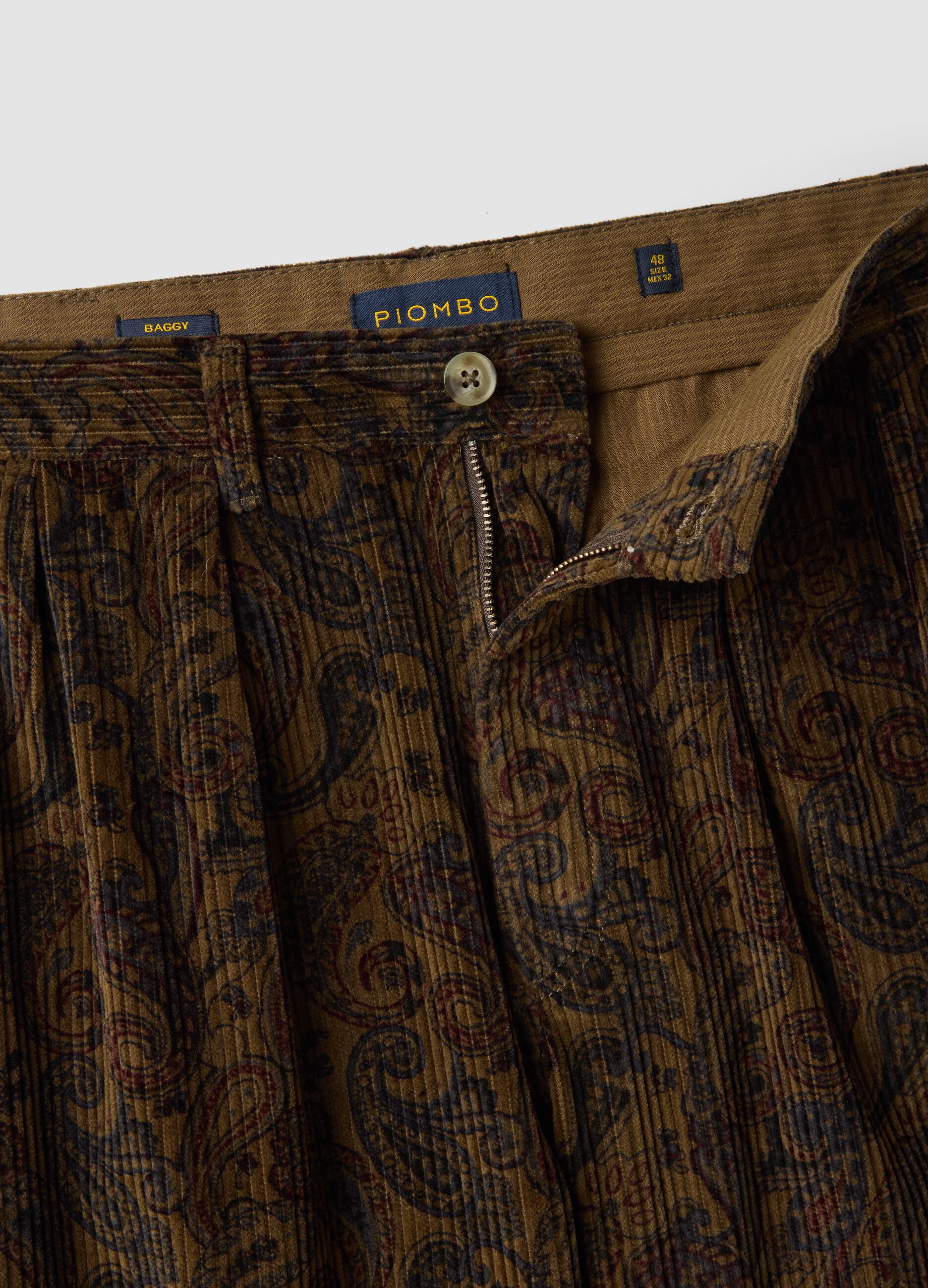 Pantaloni chino marroni in puro cotone con stampa paisley baggy fit