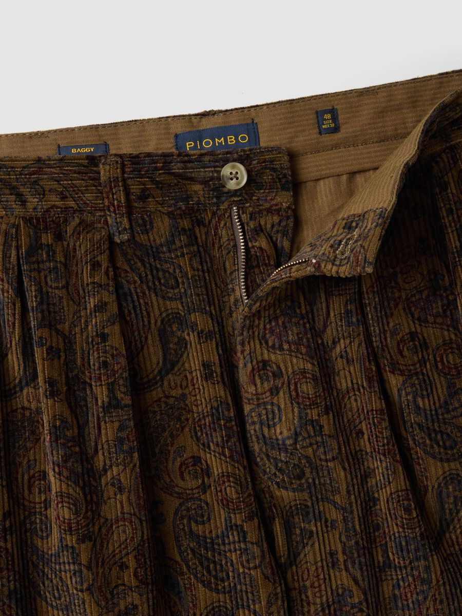Pantaloni chino marroni in puro cotone con stampa paisley baggy fit_5