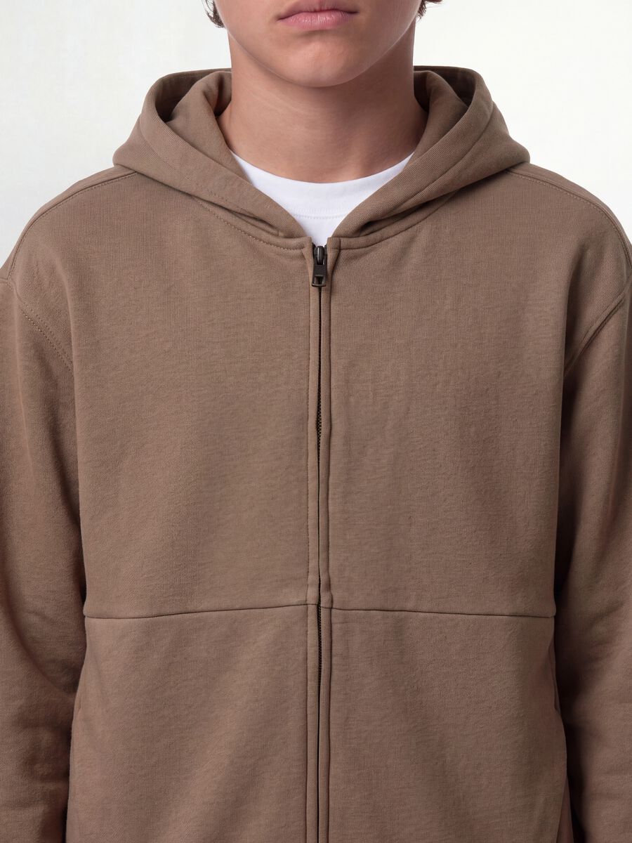 Beige organic cotton zip-up hoodie for boys, relaxed fit_2