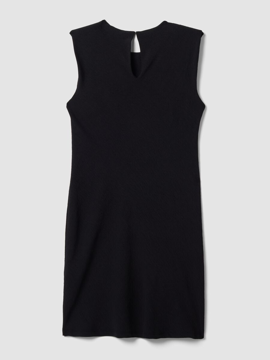 Black fitted dress with ruched detailing_5