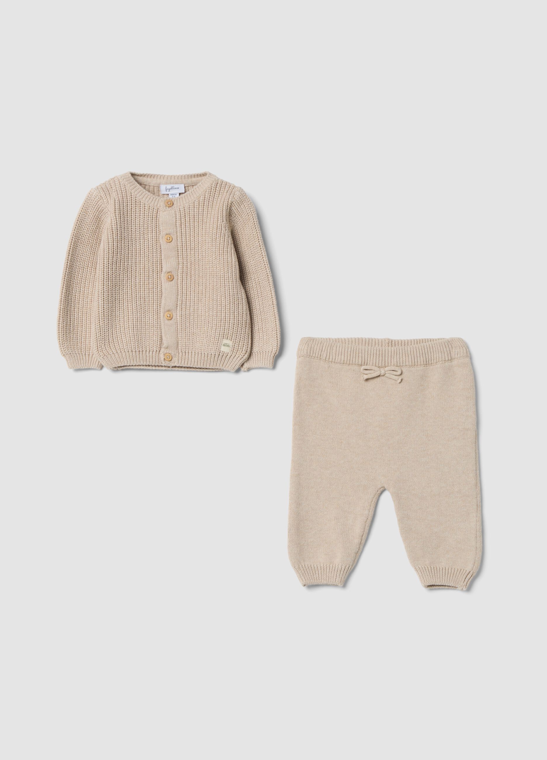 Completo beige in puro cotone organico a maglia