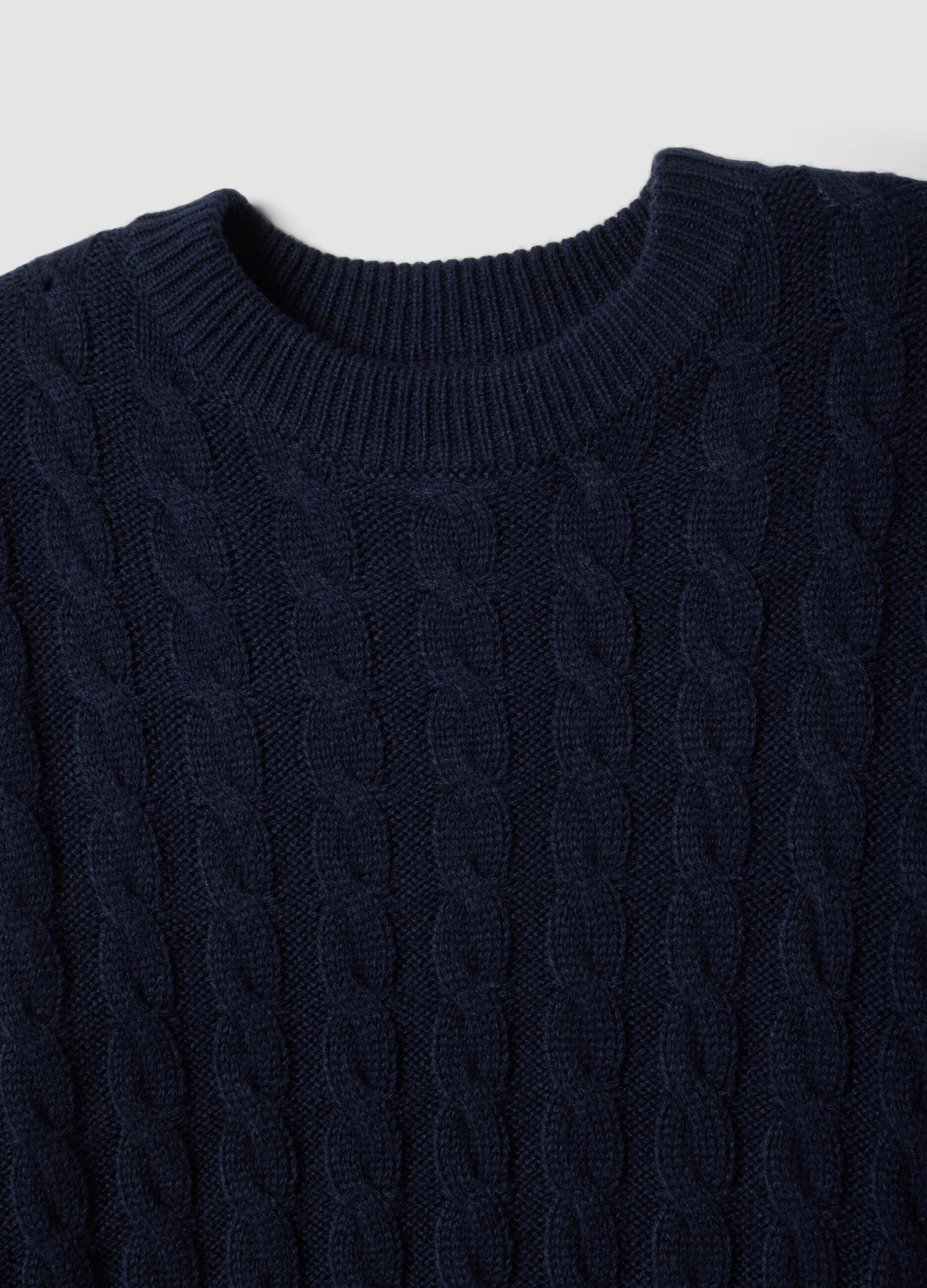 Maglia blu in misto lana a trecce con girocollo over fit