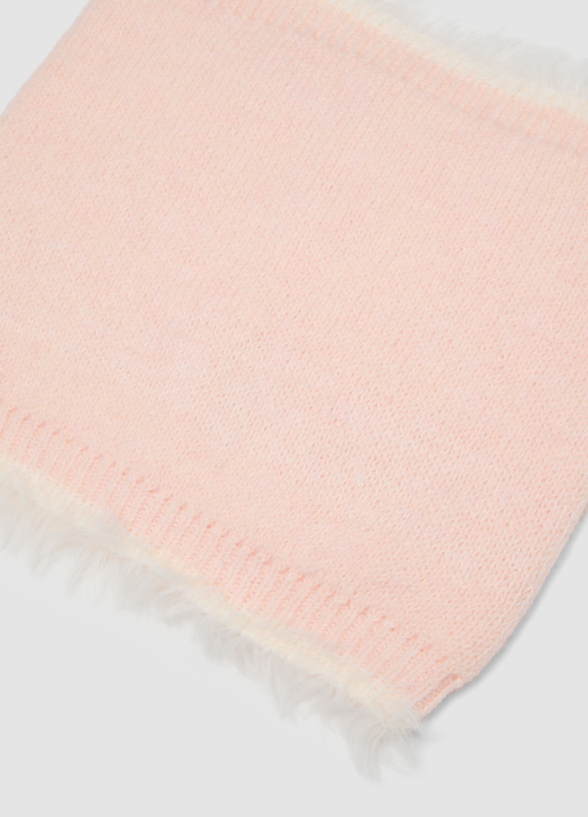 Sciarpa rosa in lana elasticizzata con bordo effetto peluche