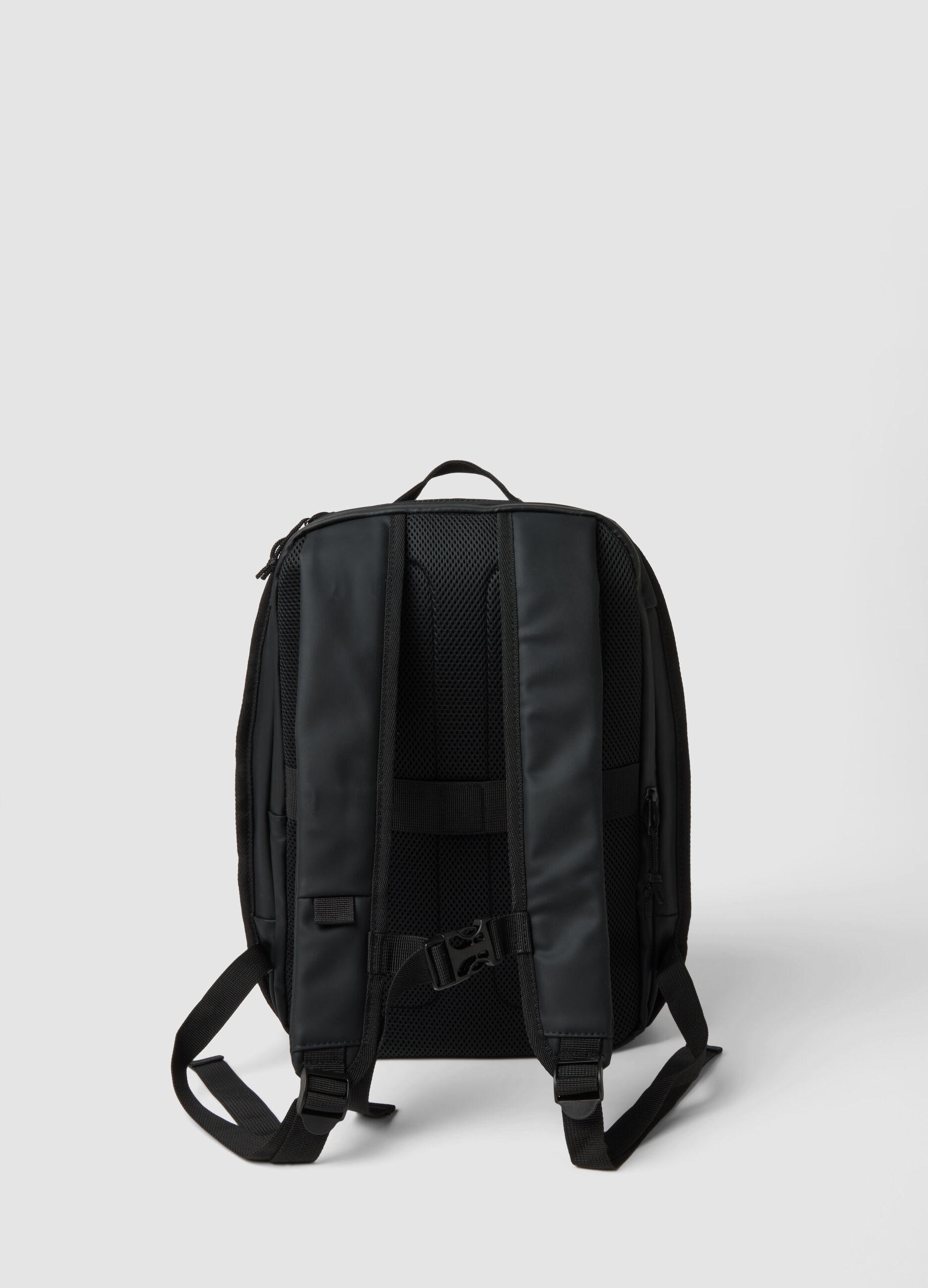 Zaino antifurto nero con scomparto interno e zip idrorepellente