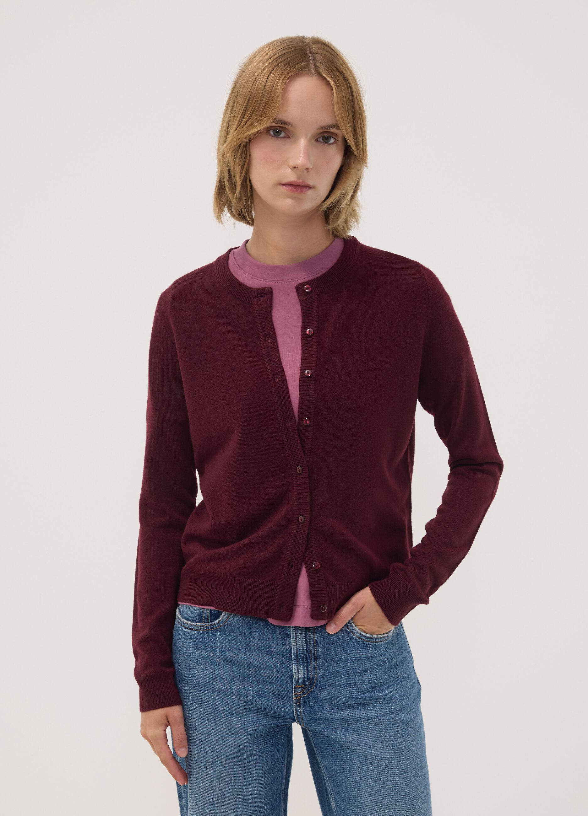 Cardigan viola girocollo regular fit con bottoni