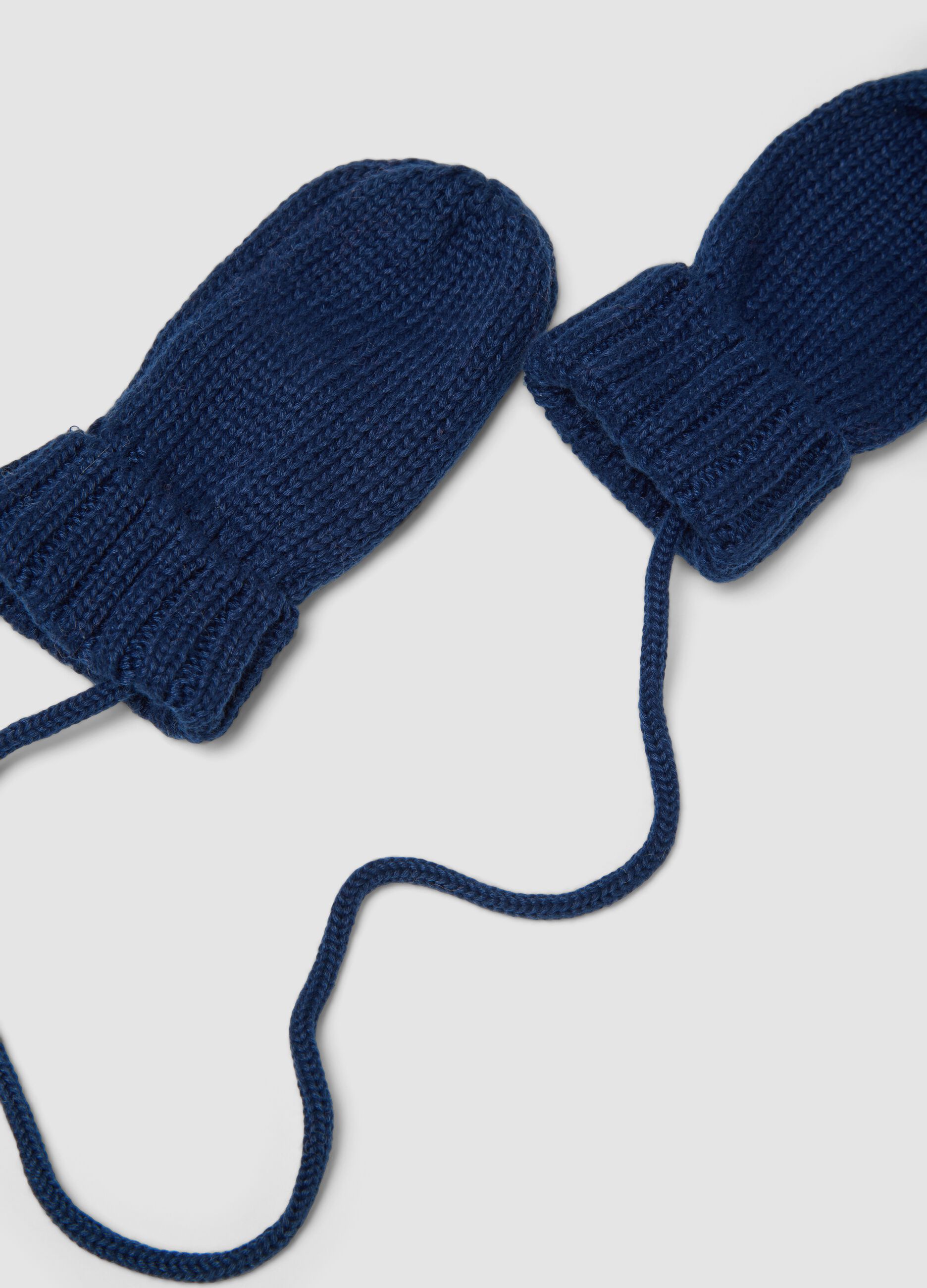 Guanti blu in maglia con laccetto
