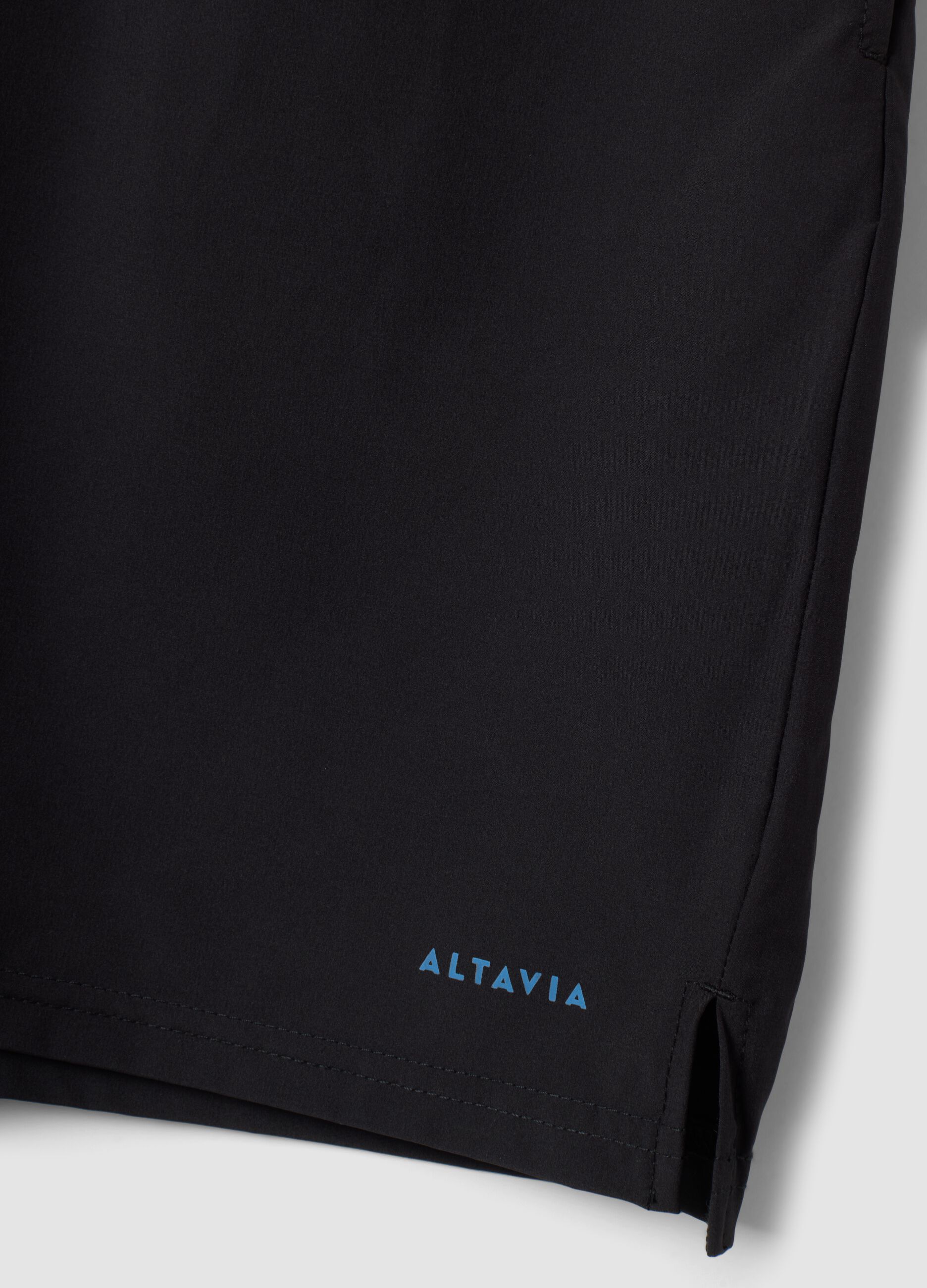 شورت أسود من قماش مطاطي سريع الجفاف ALTAVIA RUNNING