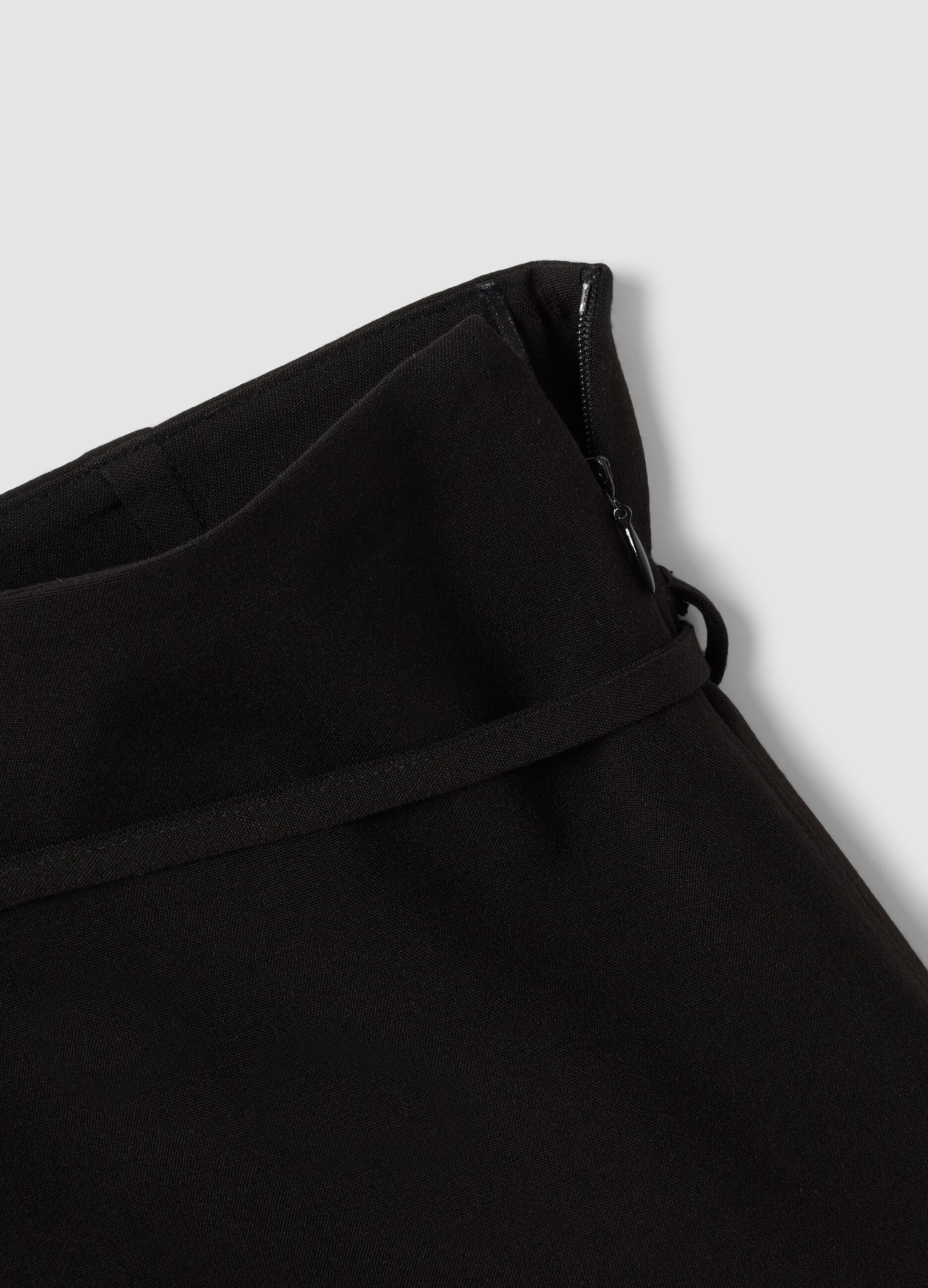Mini gonna nera in viscosa elasticizzata con cintura