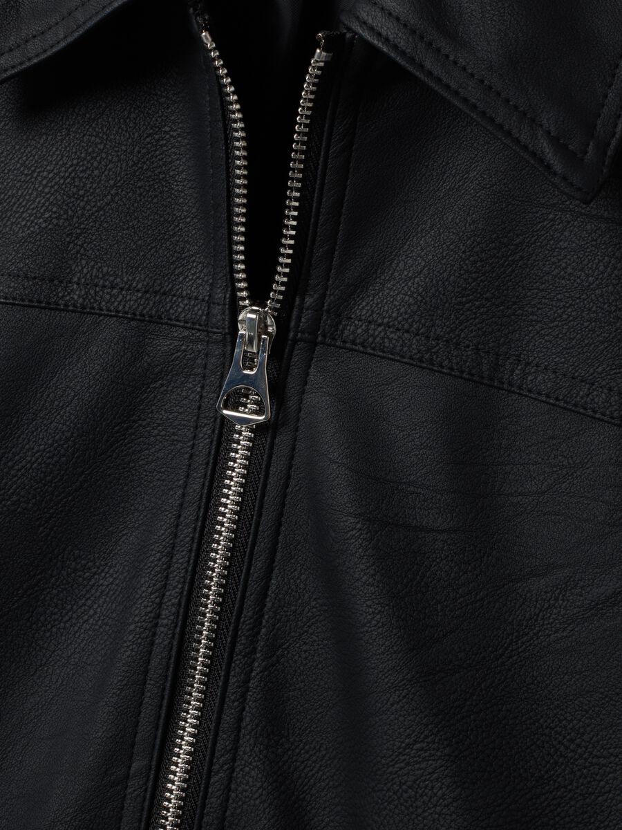 Black zip-up jacket with slim-fit collar_5