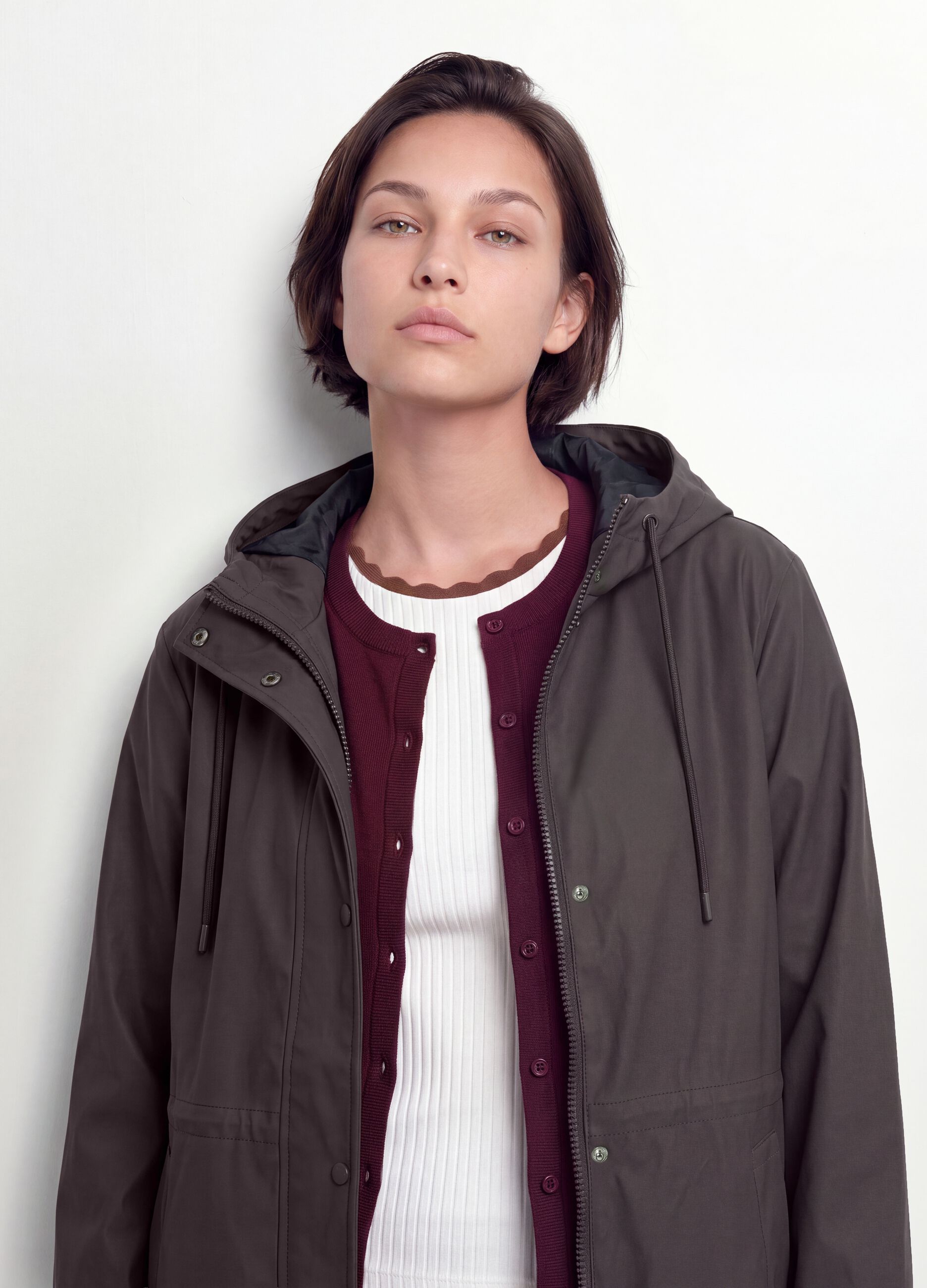 Purple rain jacket with hood, zip and popper fastening, regular fit