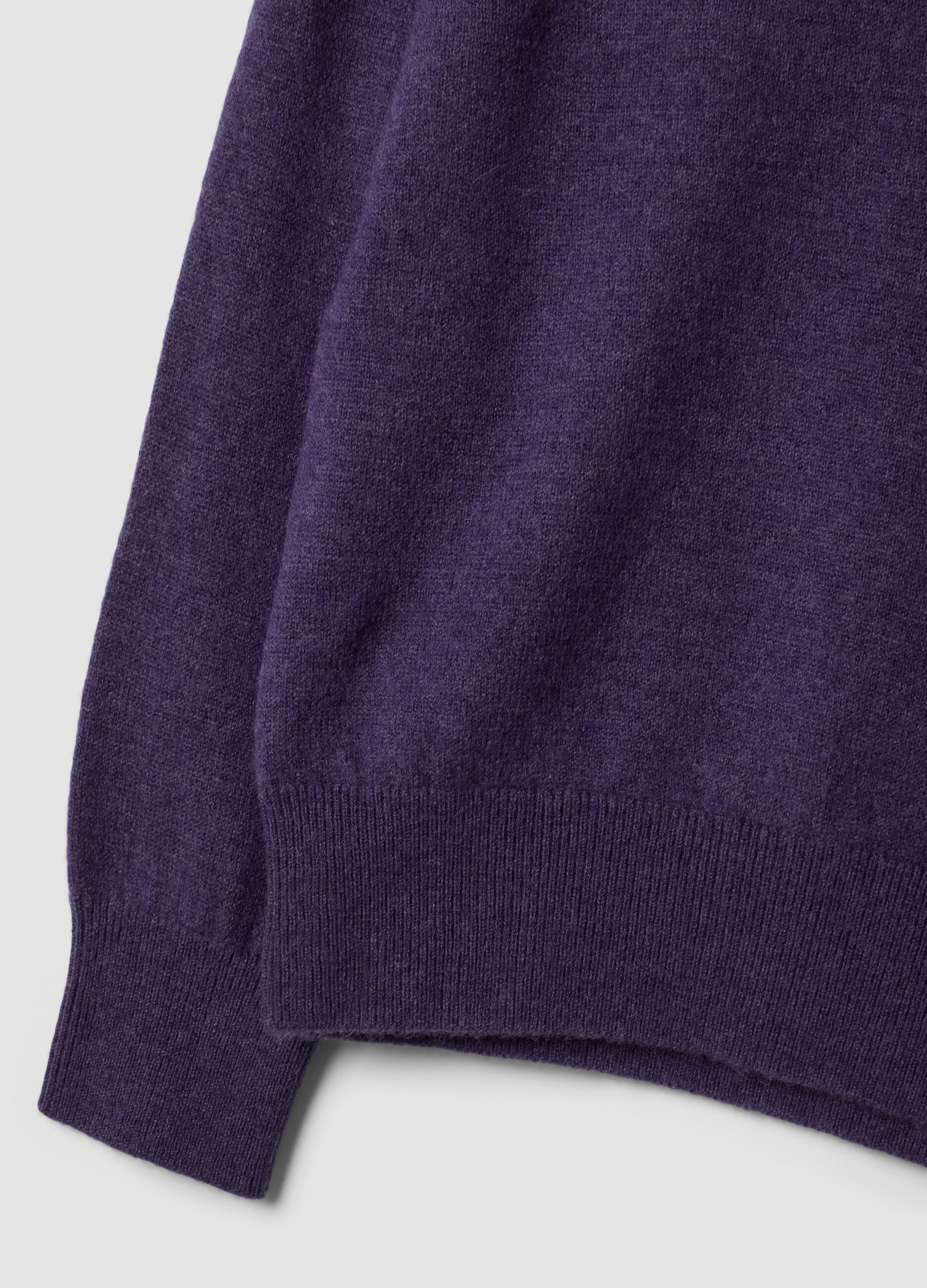 Maglione viola in pura lana a maniche lunghe regular fit