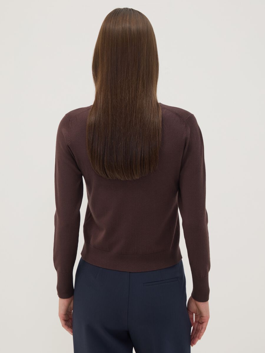 Maglia marrone in misto viscosa girocollo_3