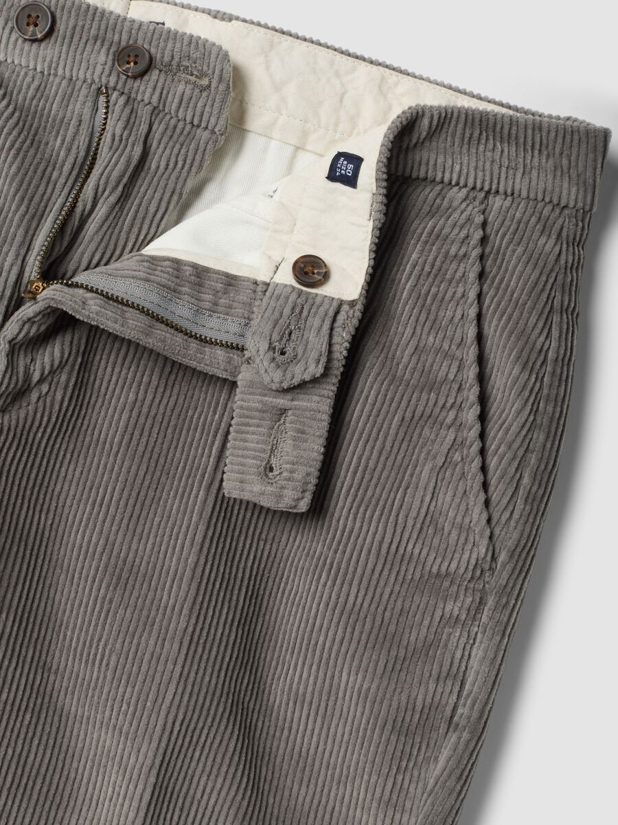 Pantaloni grigi in cotone elasticizzato a coste_1