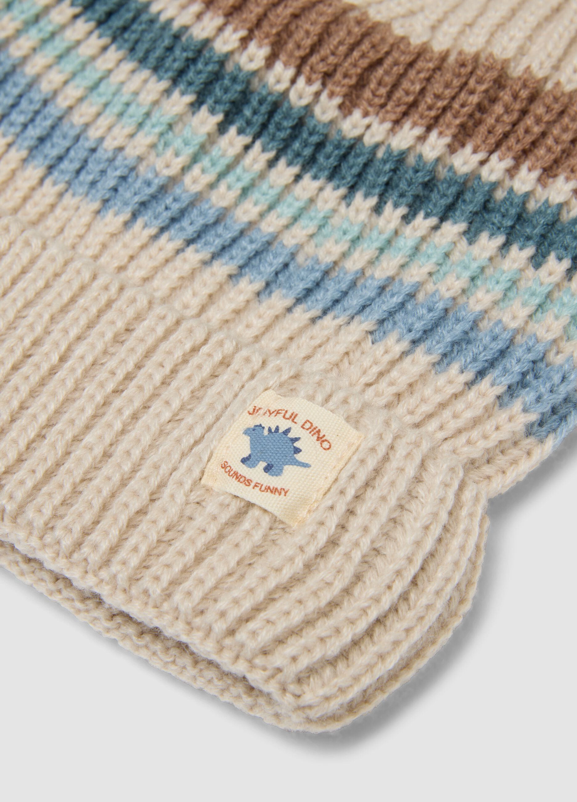 Cappello beige in maglia a righe con risvolto