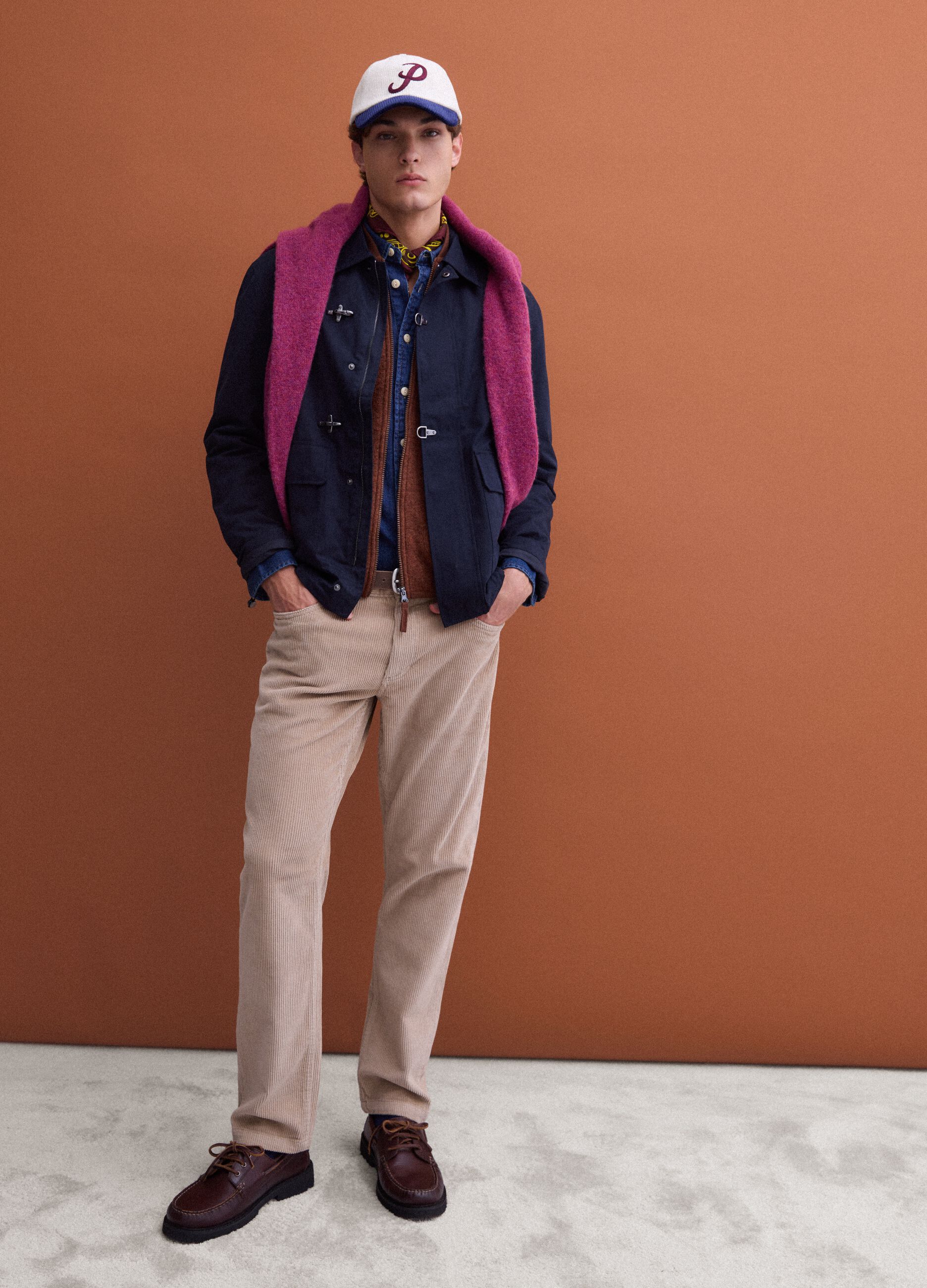 Pantaloni beige in cotone elasticizzato a coste regular fit