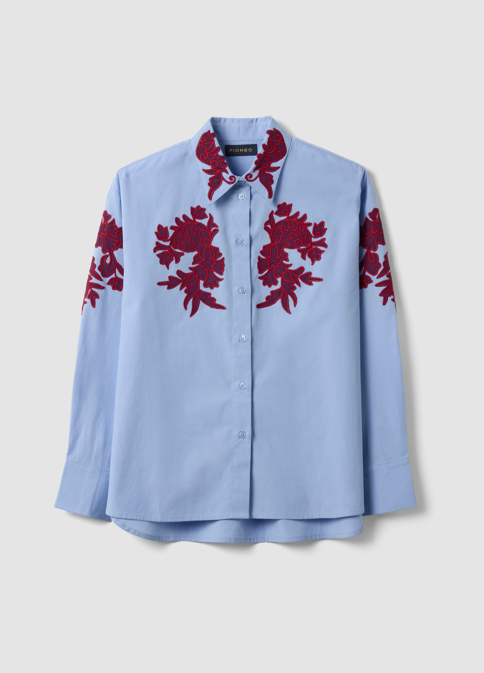 Camicia azzurra in popeline di puro cotone con ricami floreali regular fit