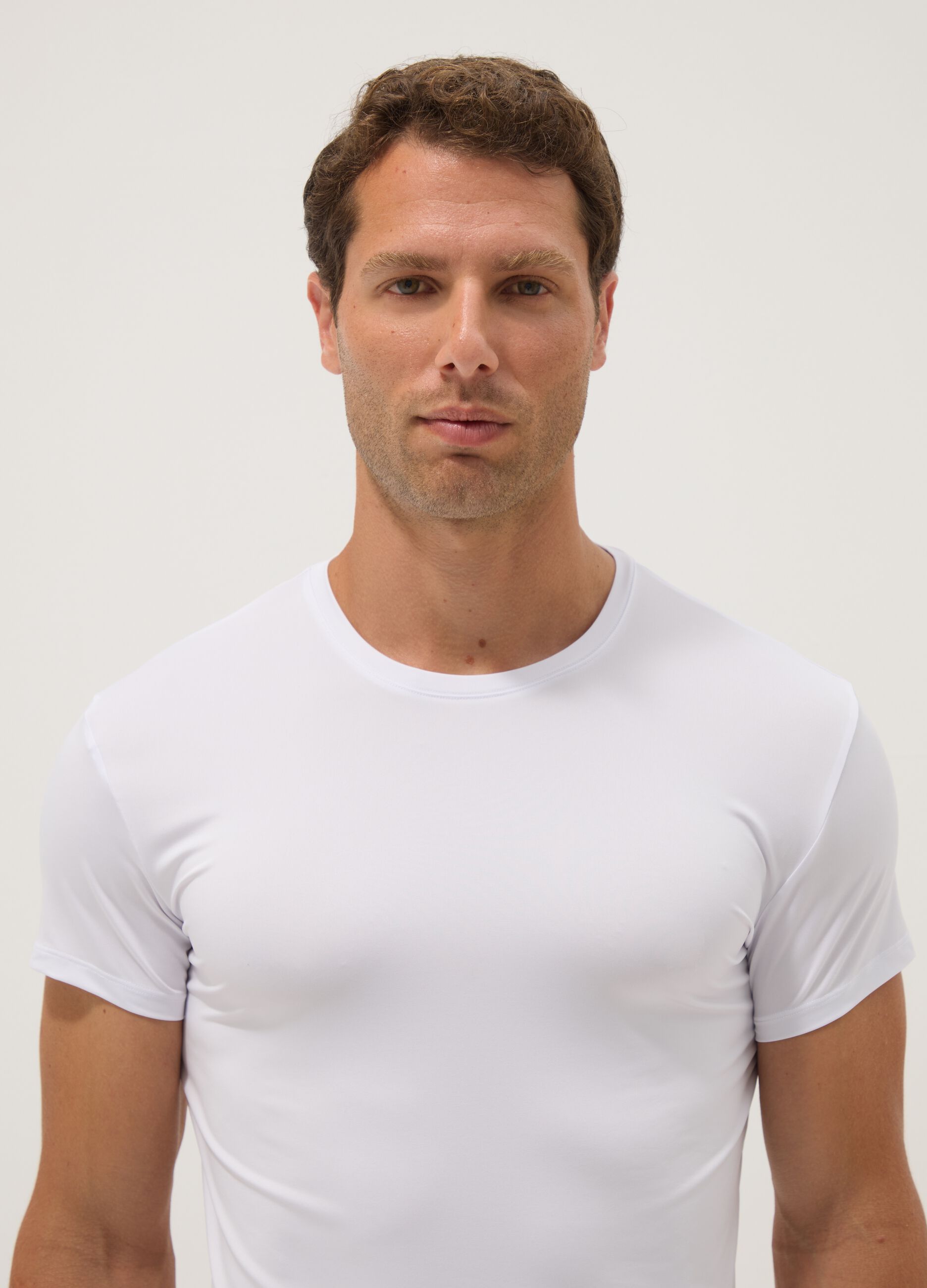 2-pack of white stretch T-shirts