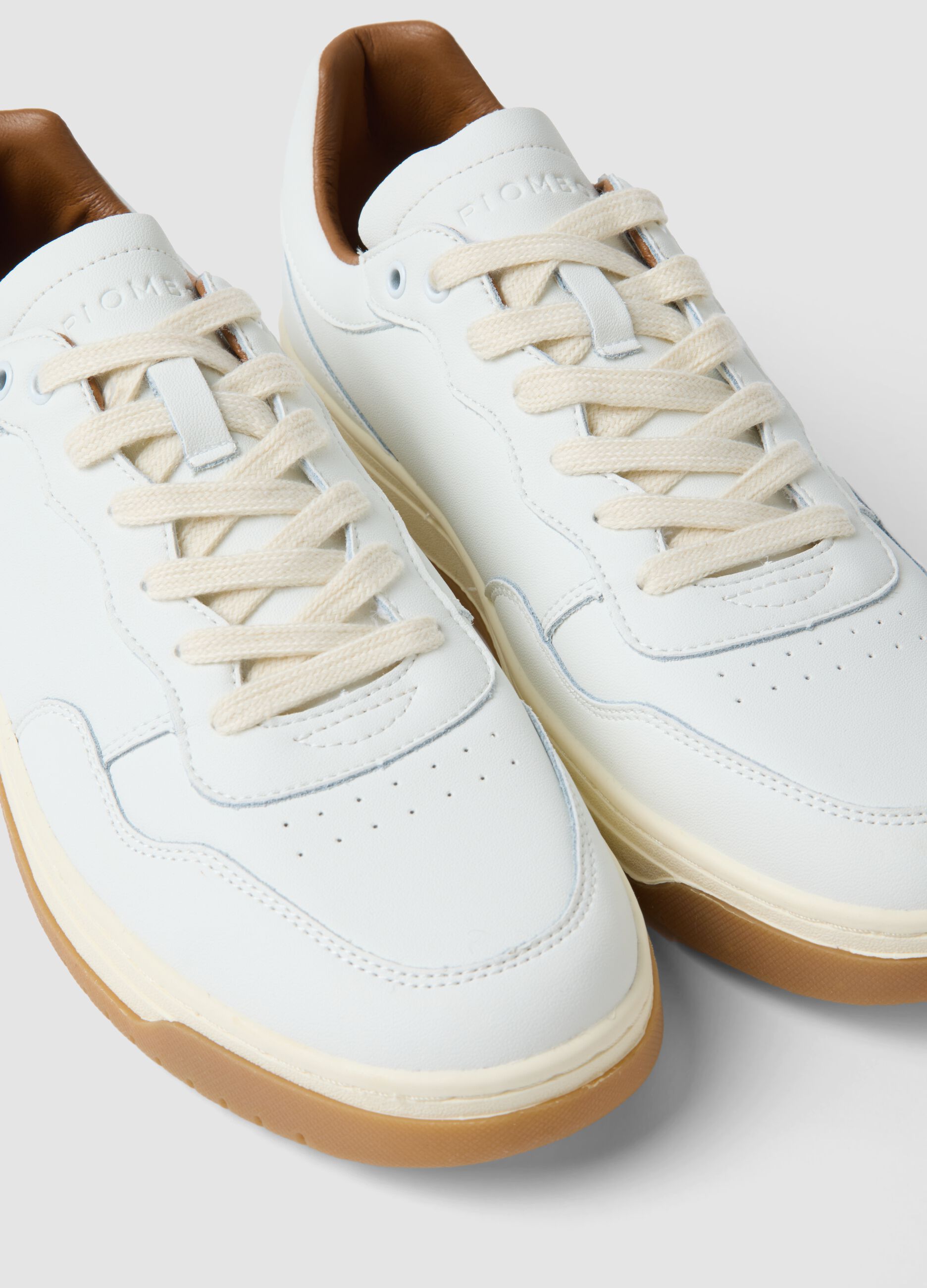 White genuine leather trainers with contrast sole