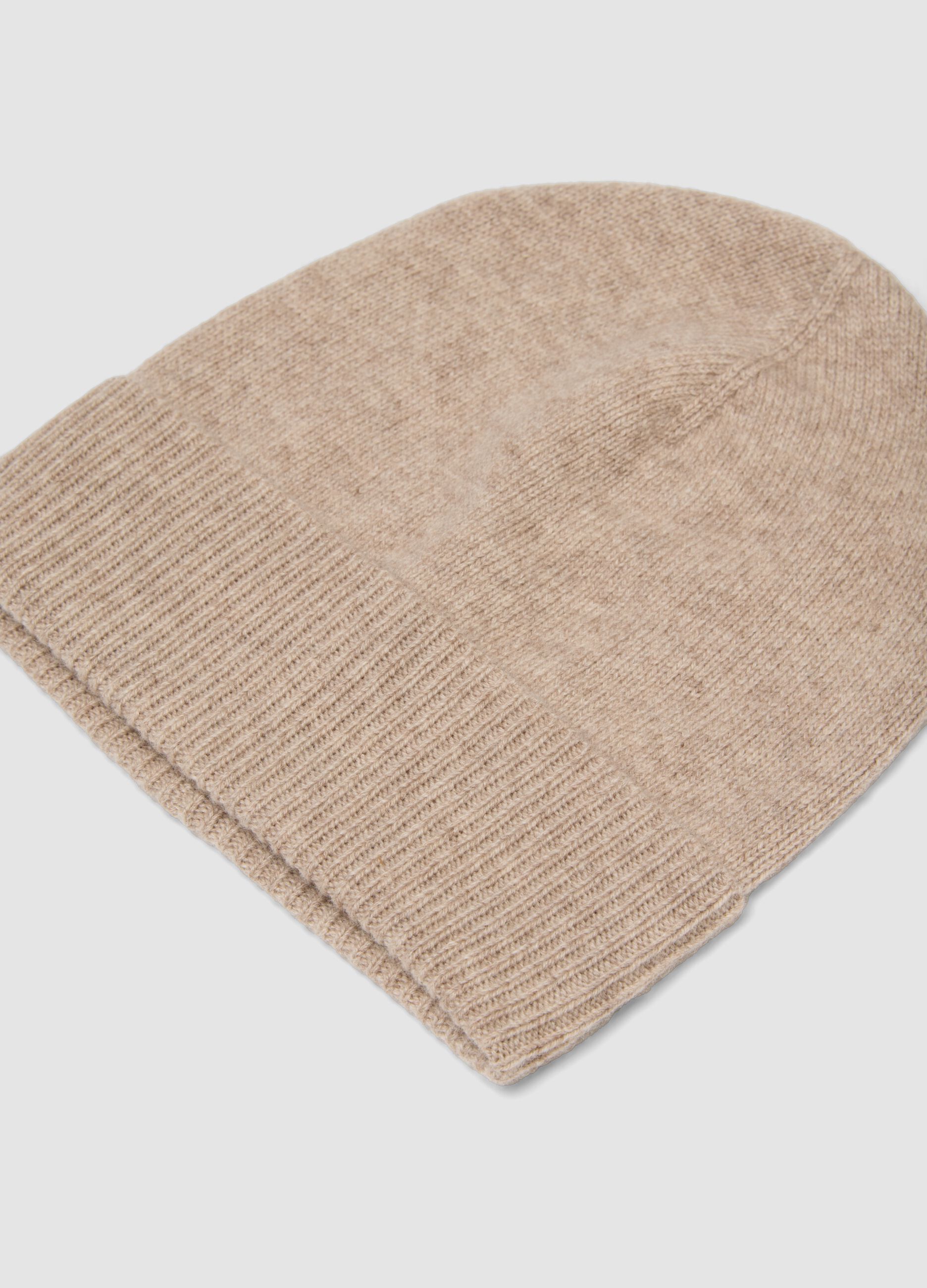 Cappello beige in misto lana, cashmere e viscosa