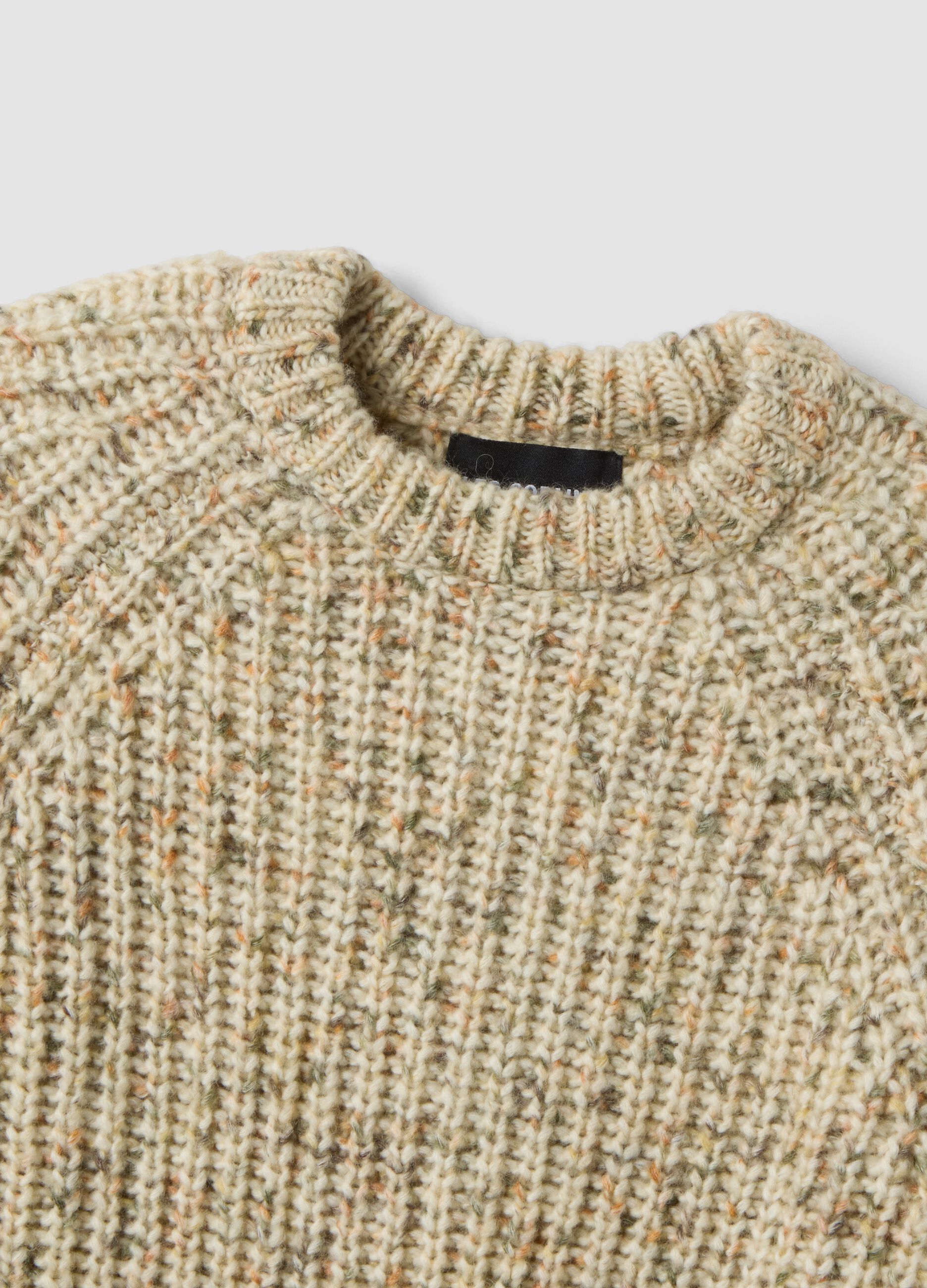 Maglia girocollo ecr&ugrave; in misto lana verde salvia arancione