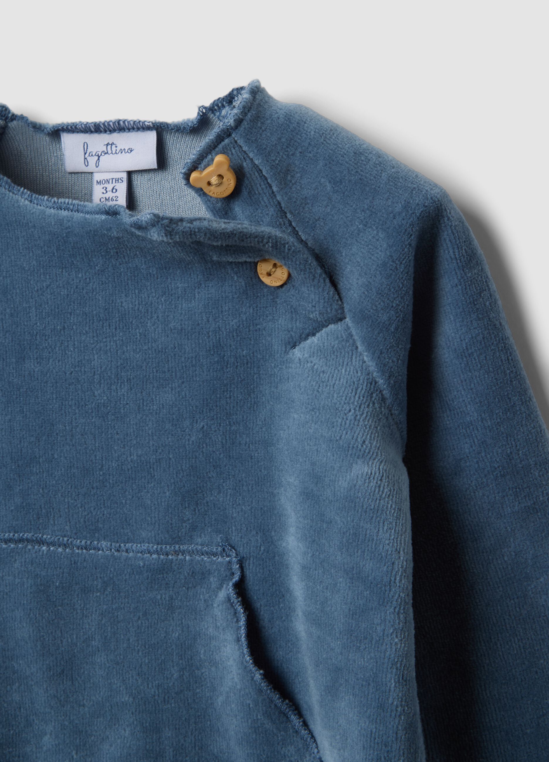 Completo velour blu in misto cotone con bottoni sulla spalla regular fit