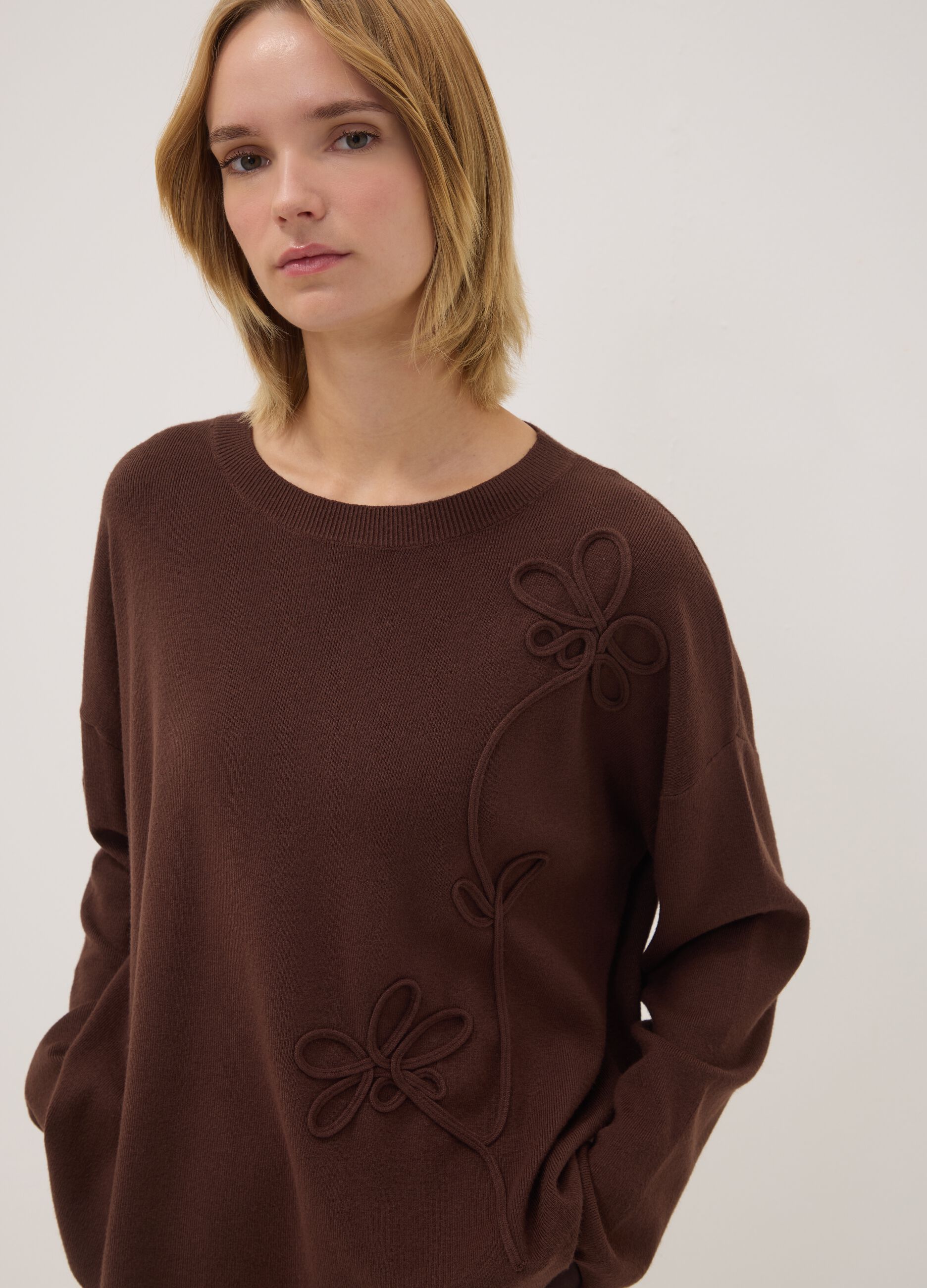 Brown viscose-blend jumper with floral appliqu&eacute;s, regular fit