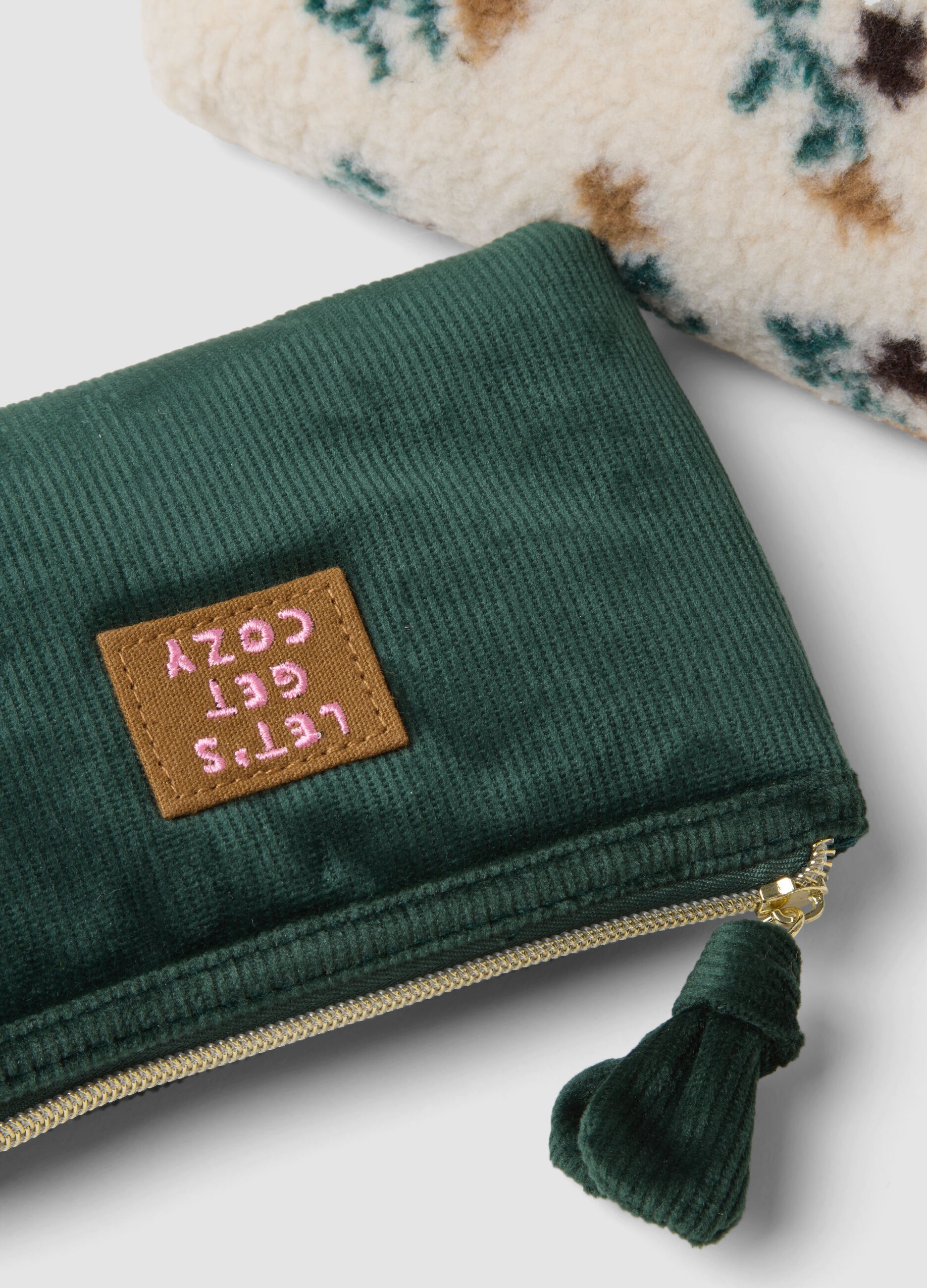 Set di due pochette bianche e verde con fantasia floreale