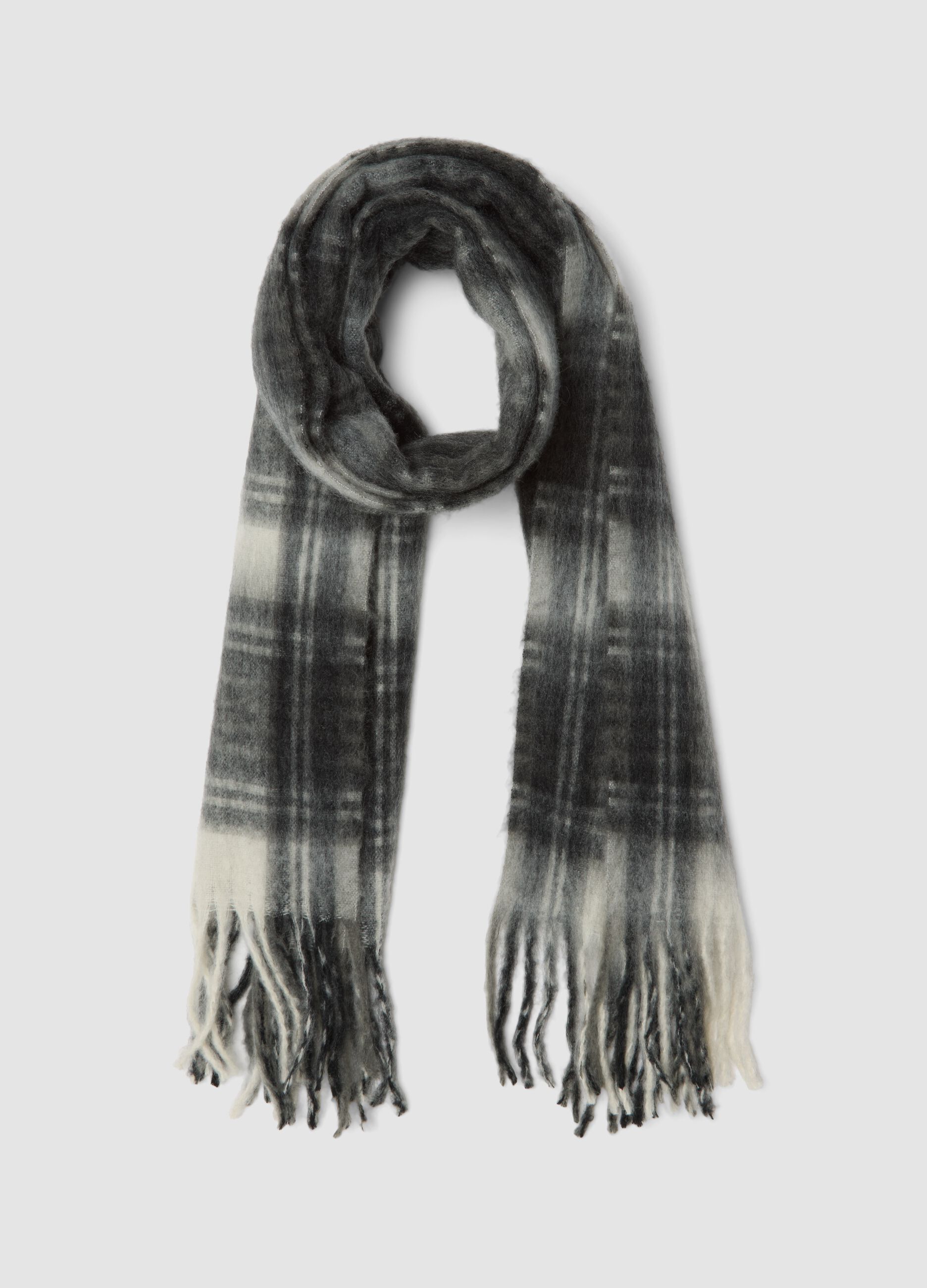Grey checked scarf with fringes