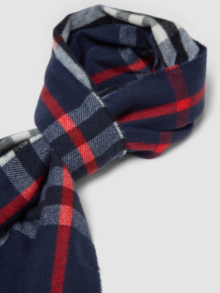 Navy checked scarf with fringes_1