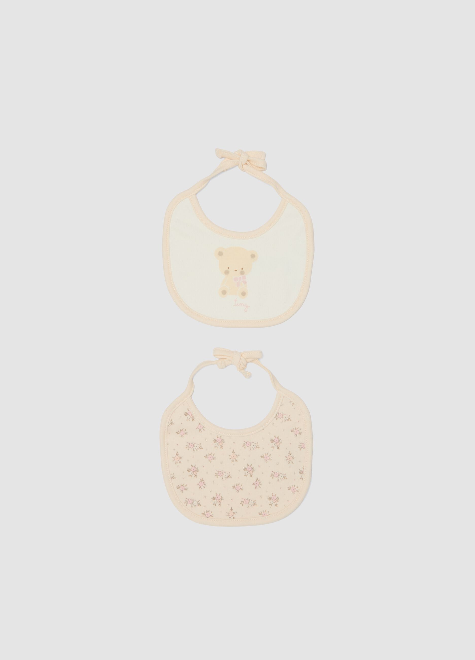 2-pack of beige bibs in pure organic cotton with teddy bear print