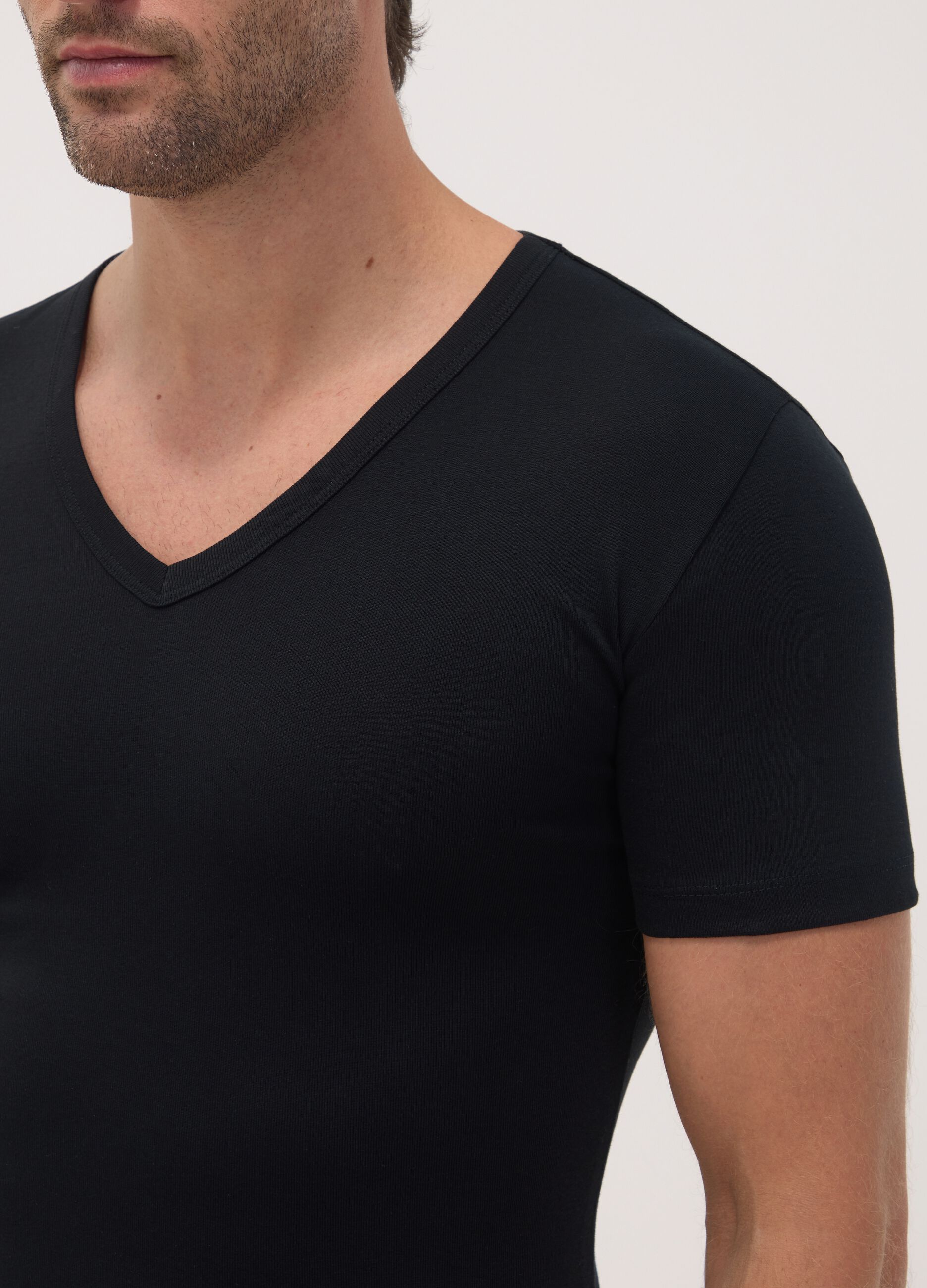 2-pack of black organic cotton T-shirts with deep V-neck