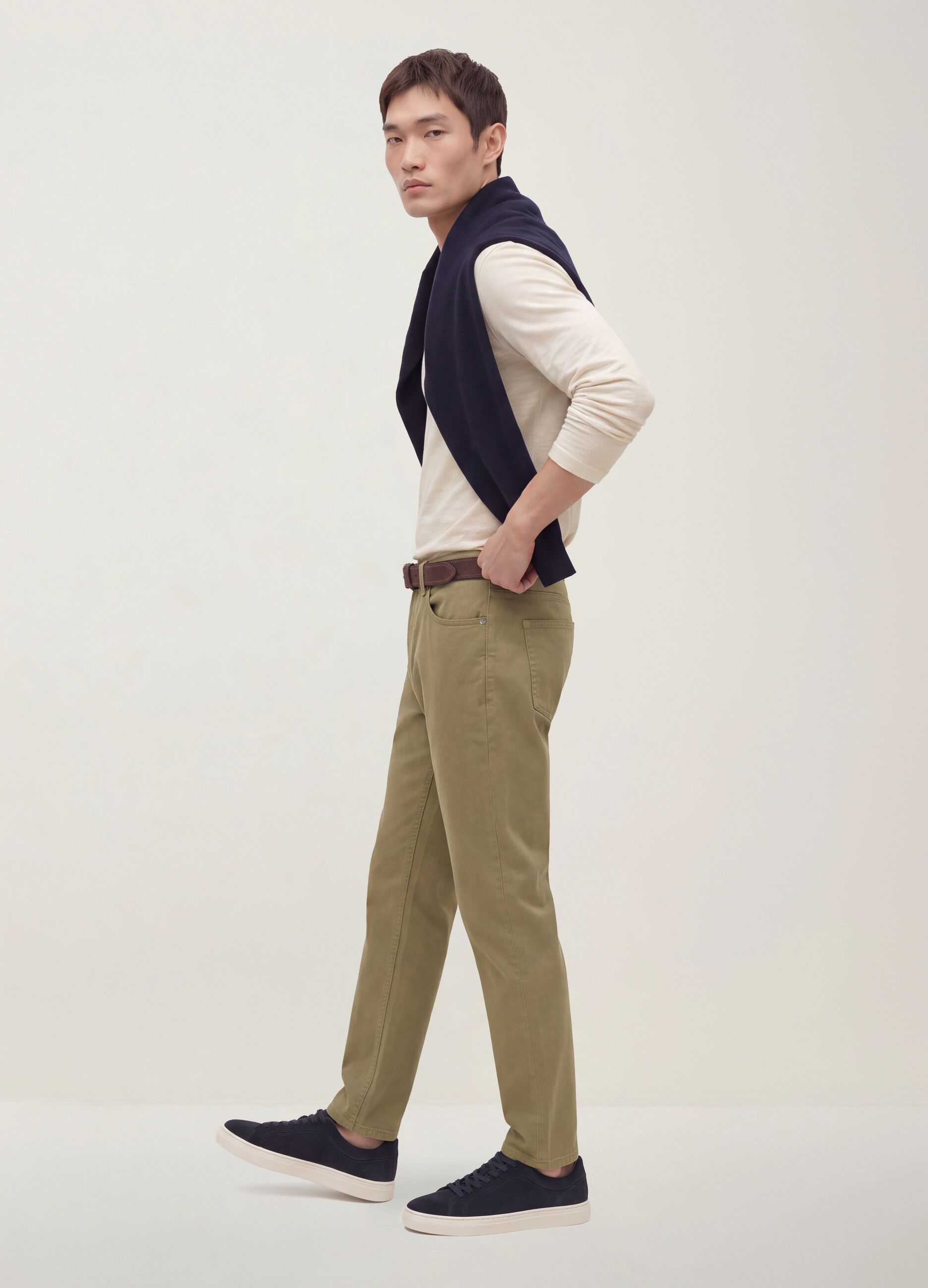 Pantaloni beige in twill di cotone elasticizzato carrot fit