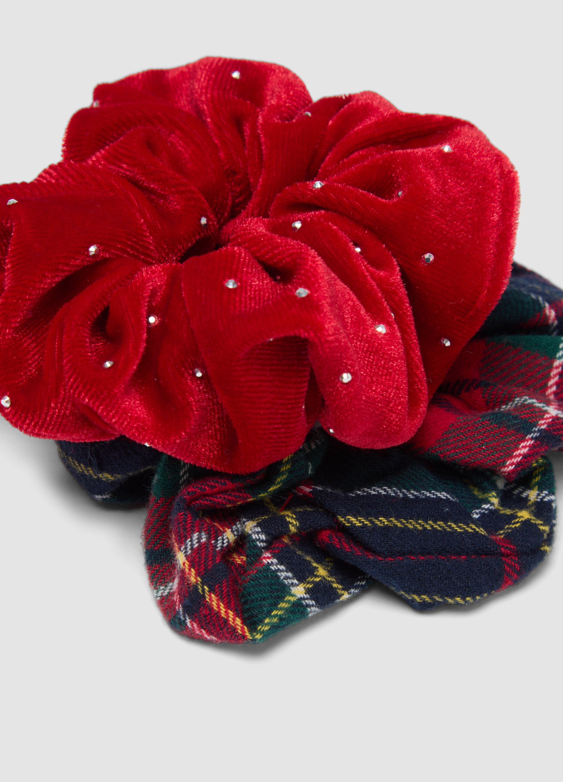 Set di scrunchie rossi in puro cotone a quadri