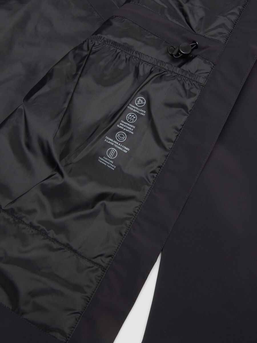 Giacca nera idrorepellente con cappuccio e zip regular fit ALTAVIA STUDIO_7