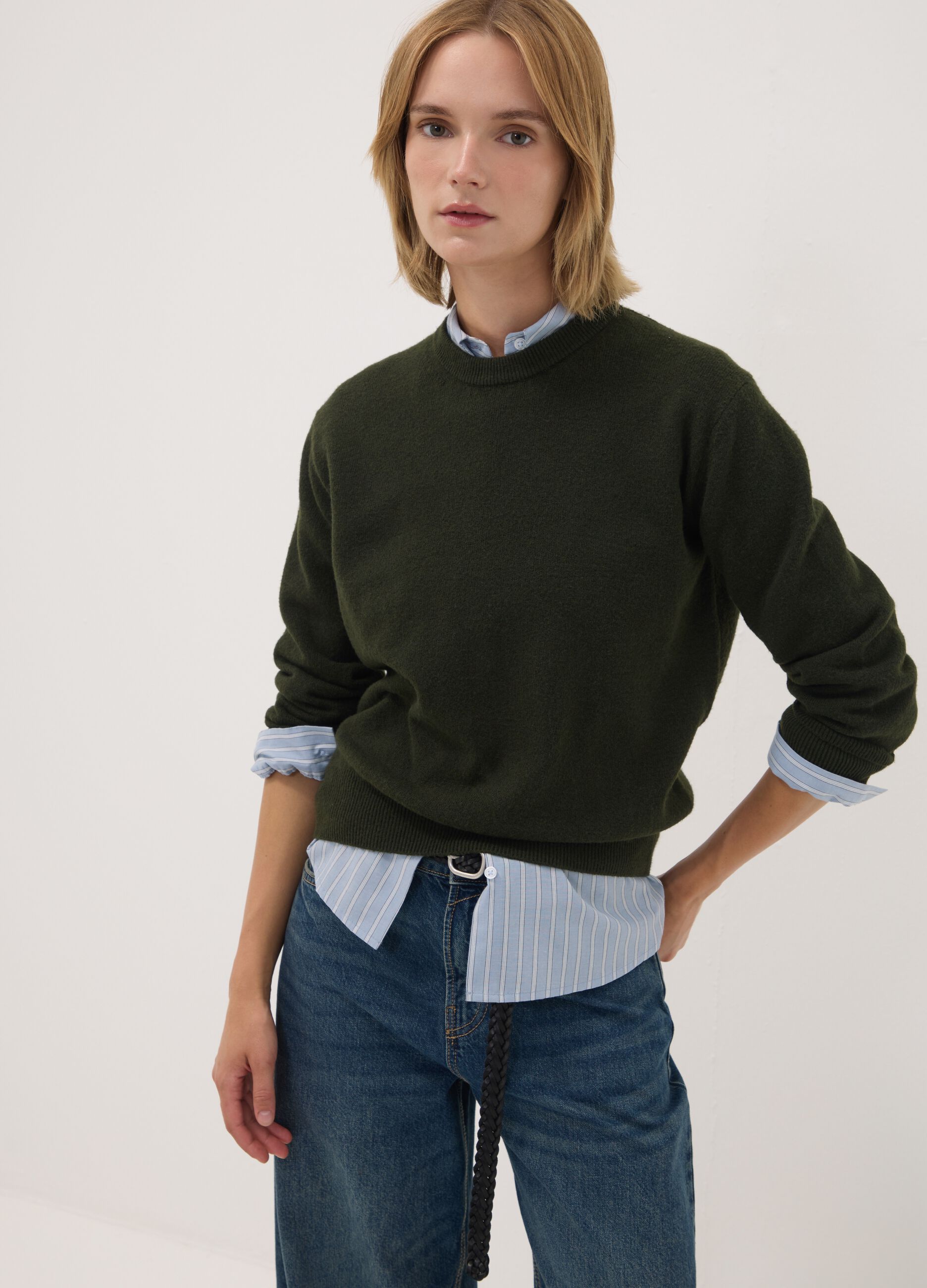Maglia verde in lana elasticizzata a girocollo