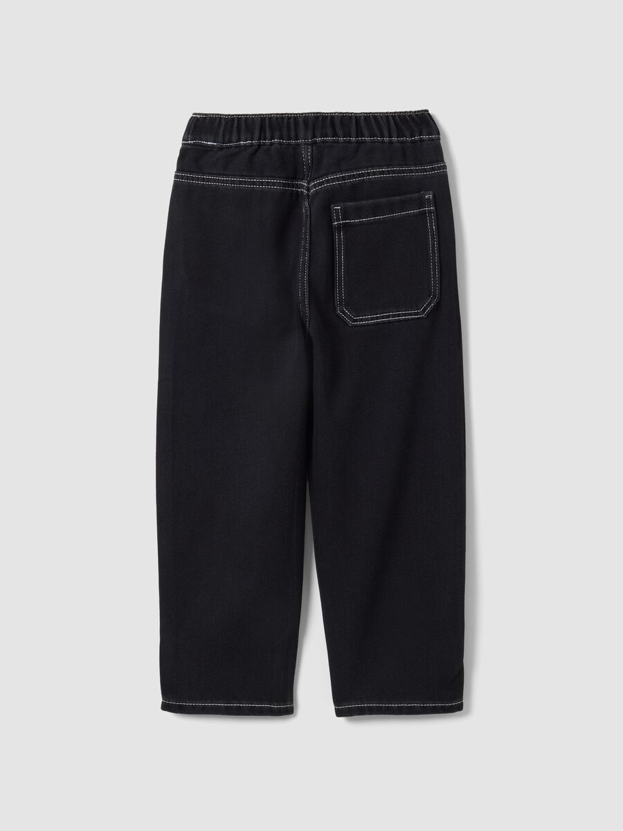 Jogger nero in misto cotone e viscosa con vita elasticizzata per bambino_6