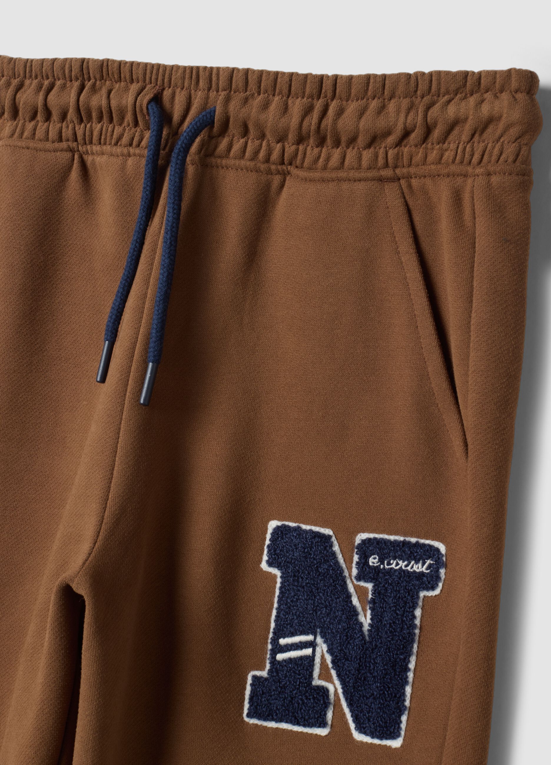 Pantaloni jogger marroni in puro cotone con bande a contrasto