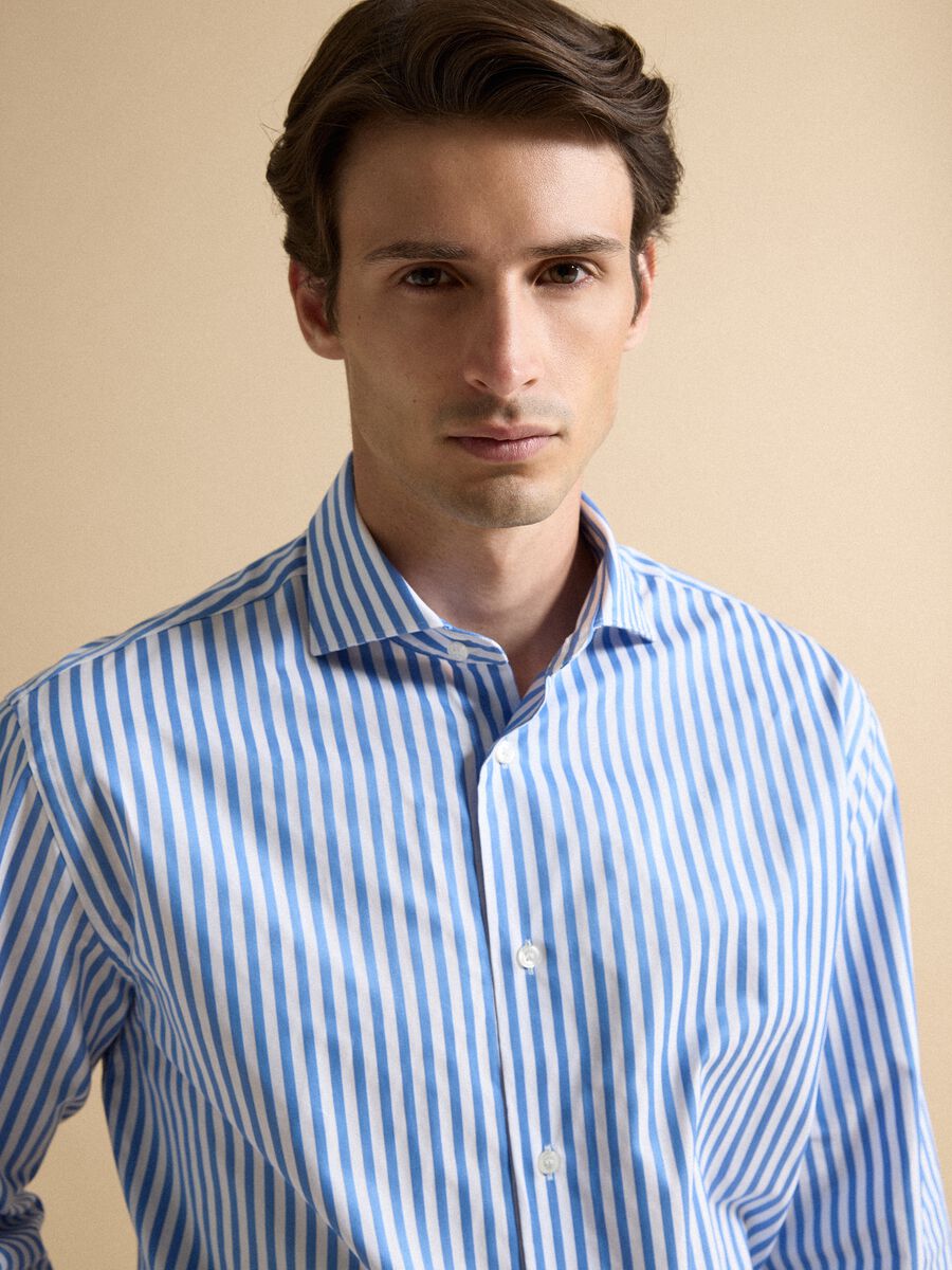 Blue and white striped pure cotton regular-fit shirt_0
