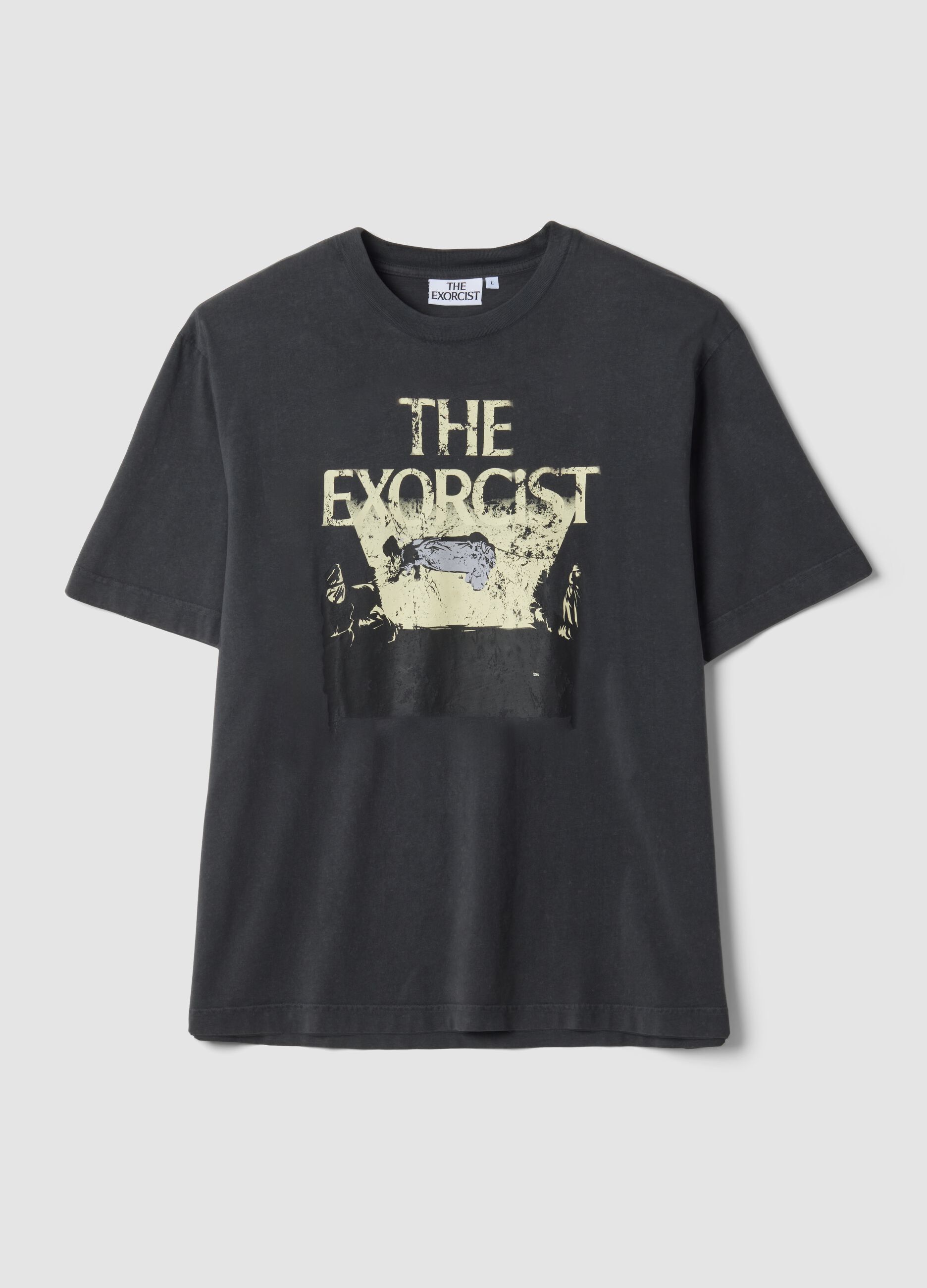 تيشيرت رمادي قصير من قطن خالص بطباعة "The Exorcist" بقصة عادية