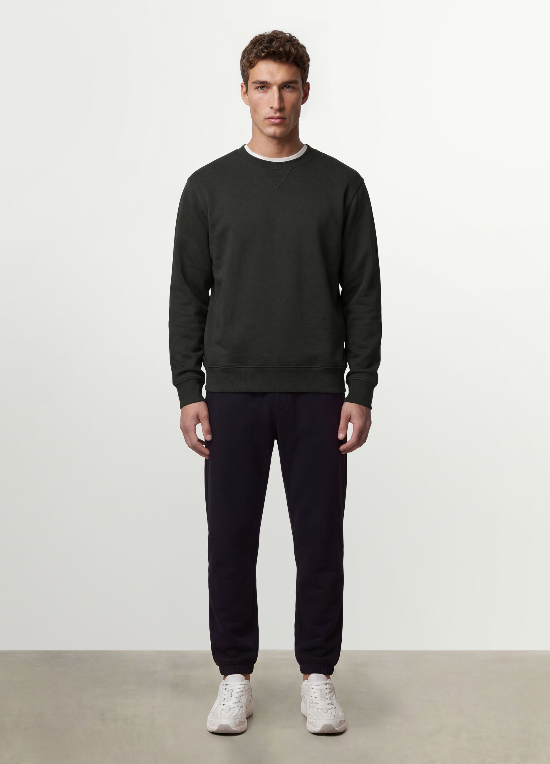 Black crew-neck cotton-blend sweatshirt, regular fit