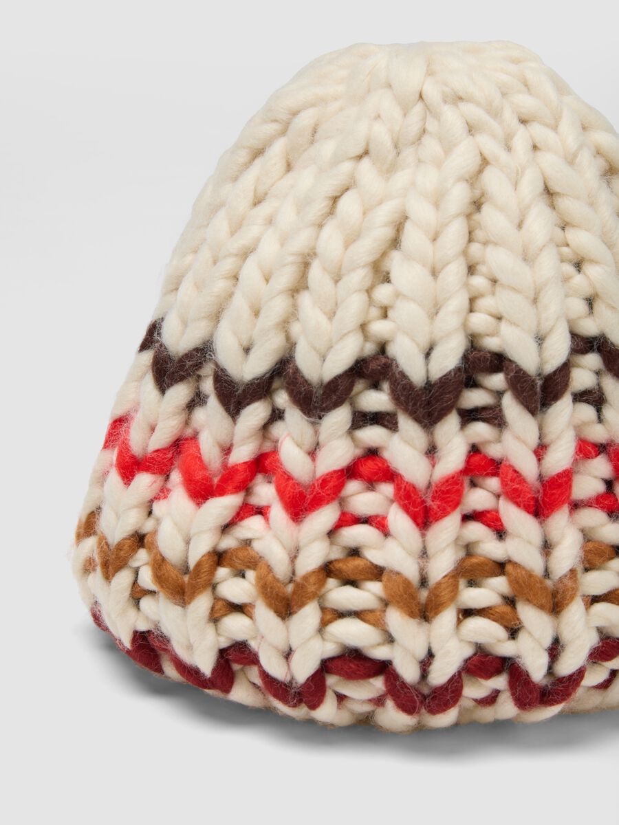 Cappello bianco sporco in maglia con motivo a righe_2