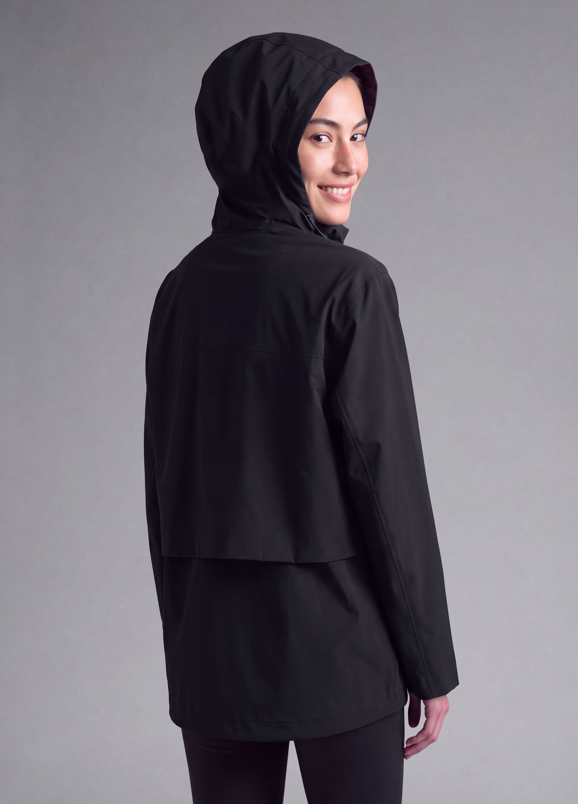 Giacca nera idrorepellente con cappuccio e zip regular fit ALTAVIA STUDIO