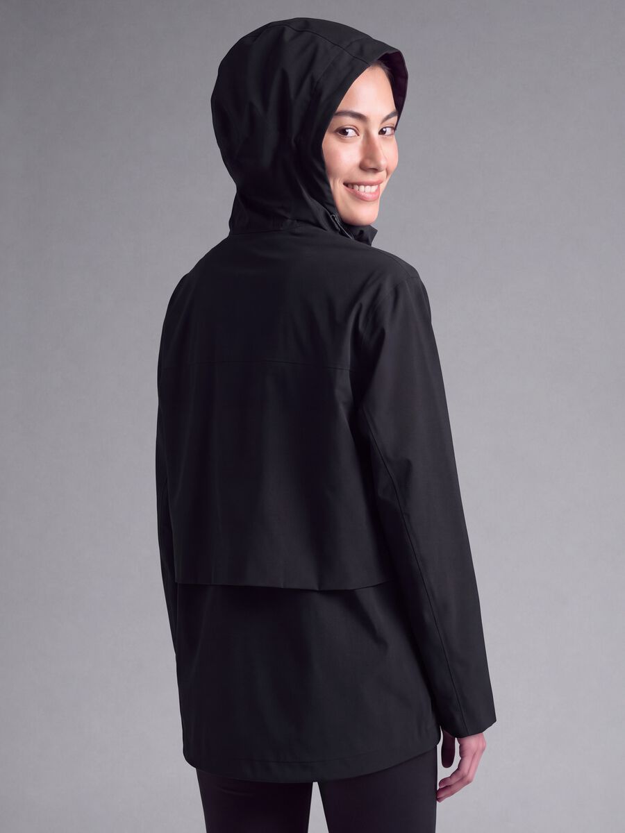 Giacca nera idrorepellente con cappuccio e zip regular fit ALTAVIA STUDIO_2