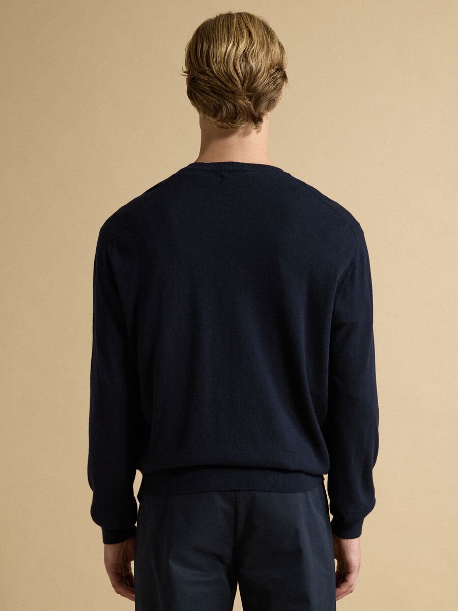 Blue crew-neck jumper in a cotton and cashmere blend, regular fit_3