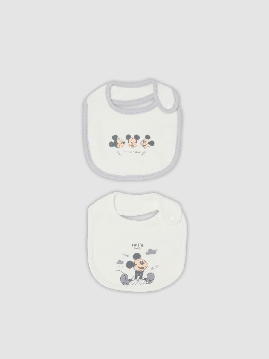2-pack of white organic cotton bibs with Mickey print_0