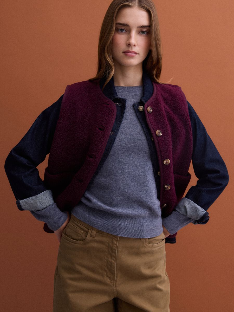 Burgundy red crew-neck sherpa gilet, regular fit_0