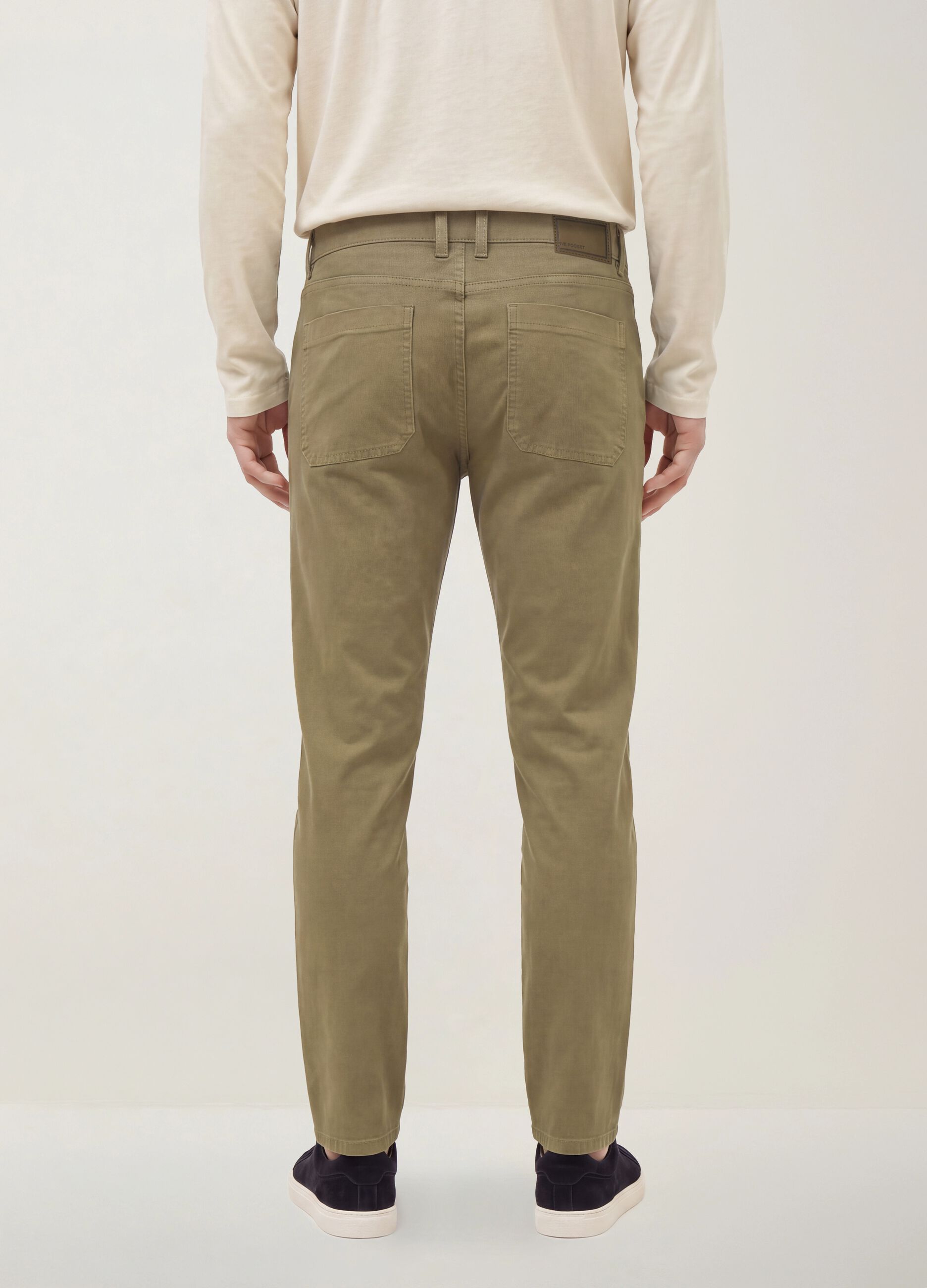 Pantaloni beige in twill di cotone elasticizzato carrot fit