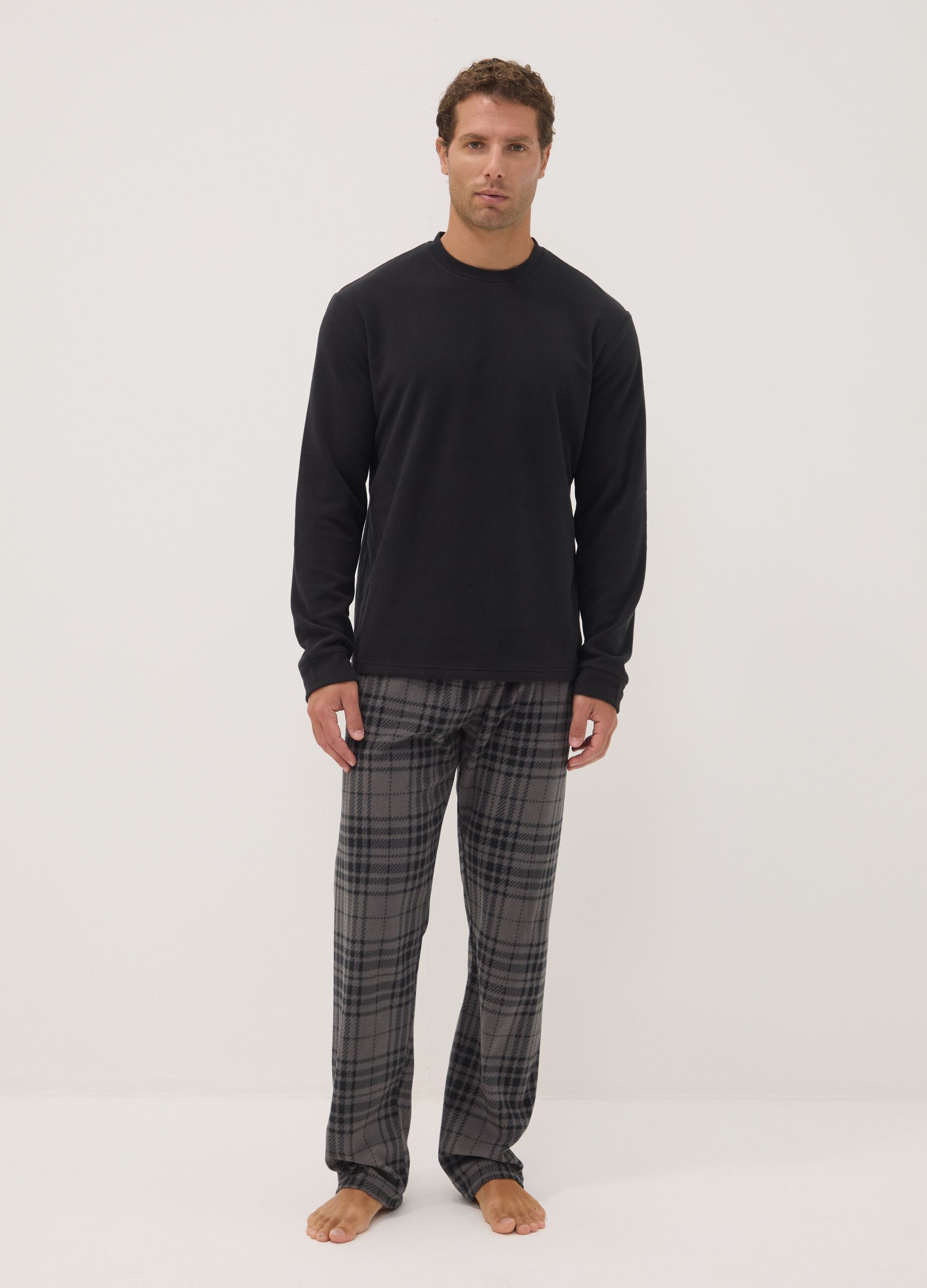 Pigiama grigio antracite con girocollo e pantaloni a quadri regular fit