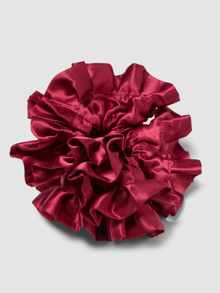 Red ruched scrunchie_1