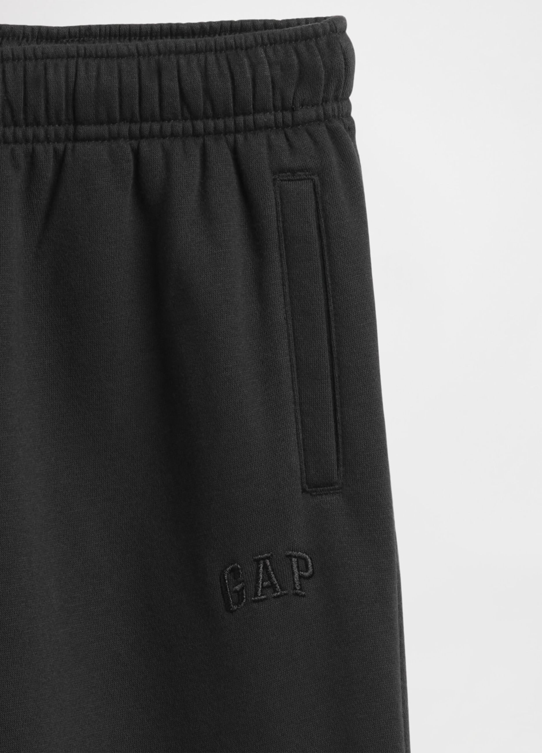 بنطال رياضي بشعار GAP
